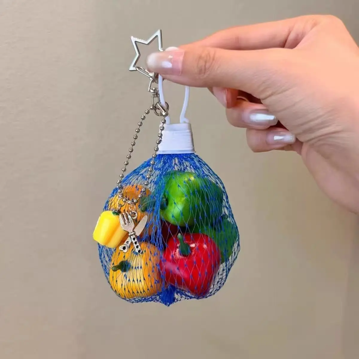 Colorful Pepper Keychain Bag, Farmhouse Style Resin Peppers, Star Clip & Mini Utensil Pendant, Durable, Perfect for Keys, Bags, Gifts, Keychain Decor