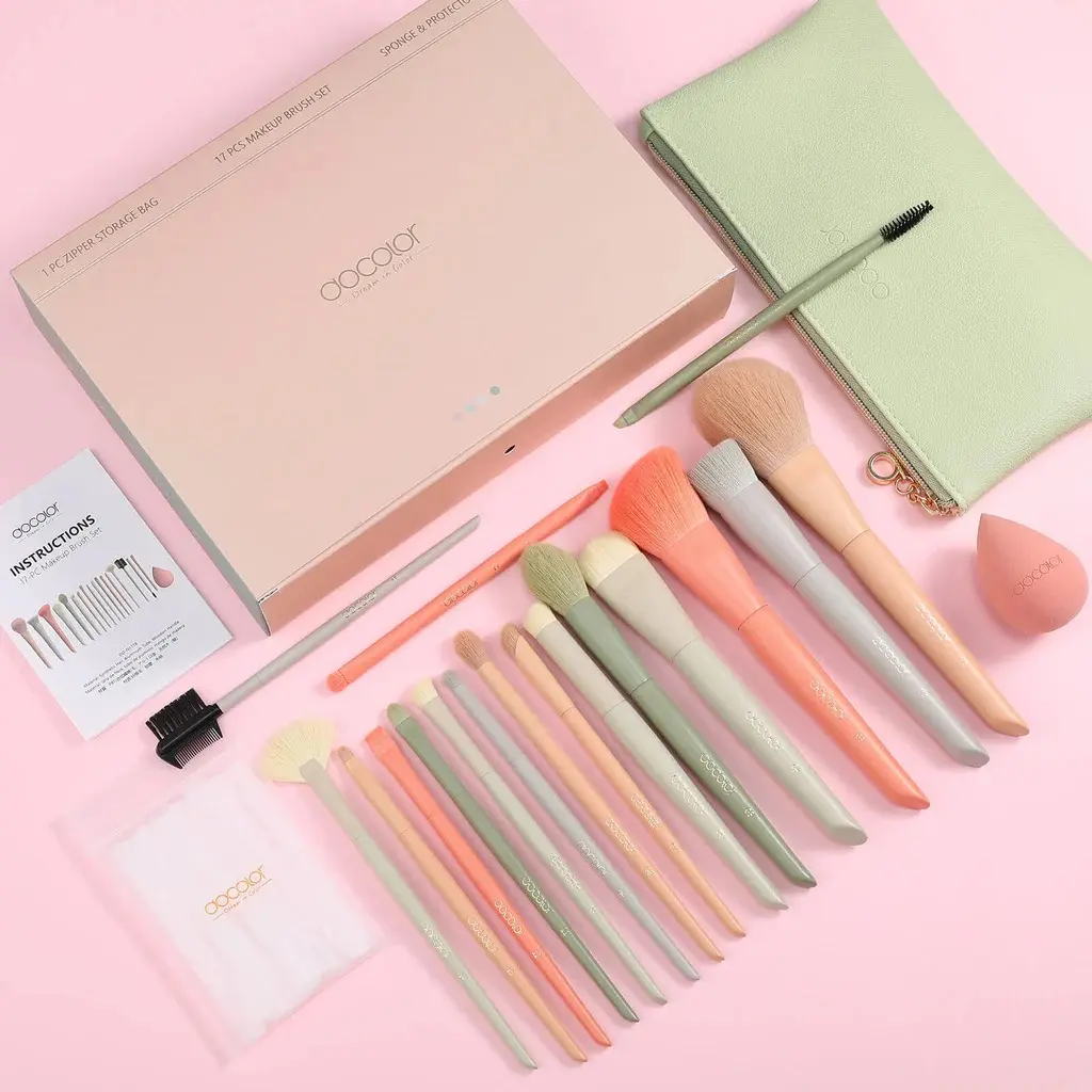 17-Piece Beauty Professional Makeup Brush Set with Makeup Bag, Makeup Sponge, High-quality Bristles Face and Eye Brushes Cosmetic Brushes Makeup Tools Best-selling Brushes Set Essential for Makeup Enthusiasts and Professionals Alike