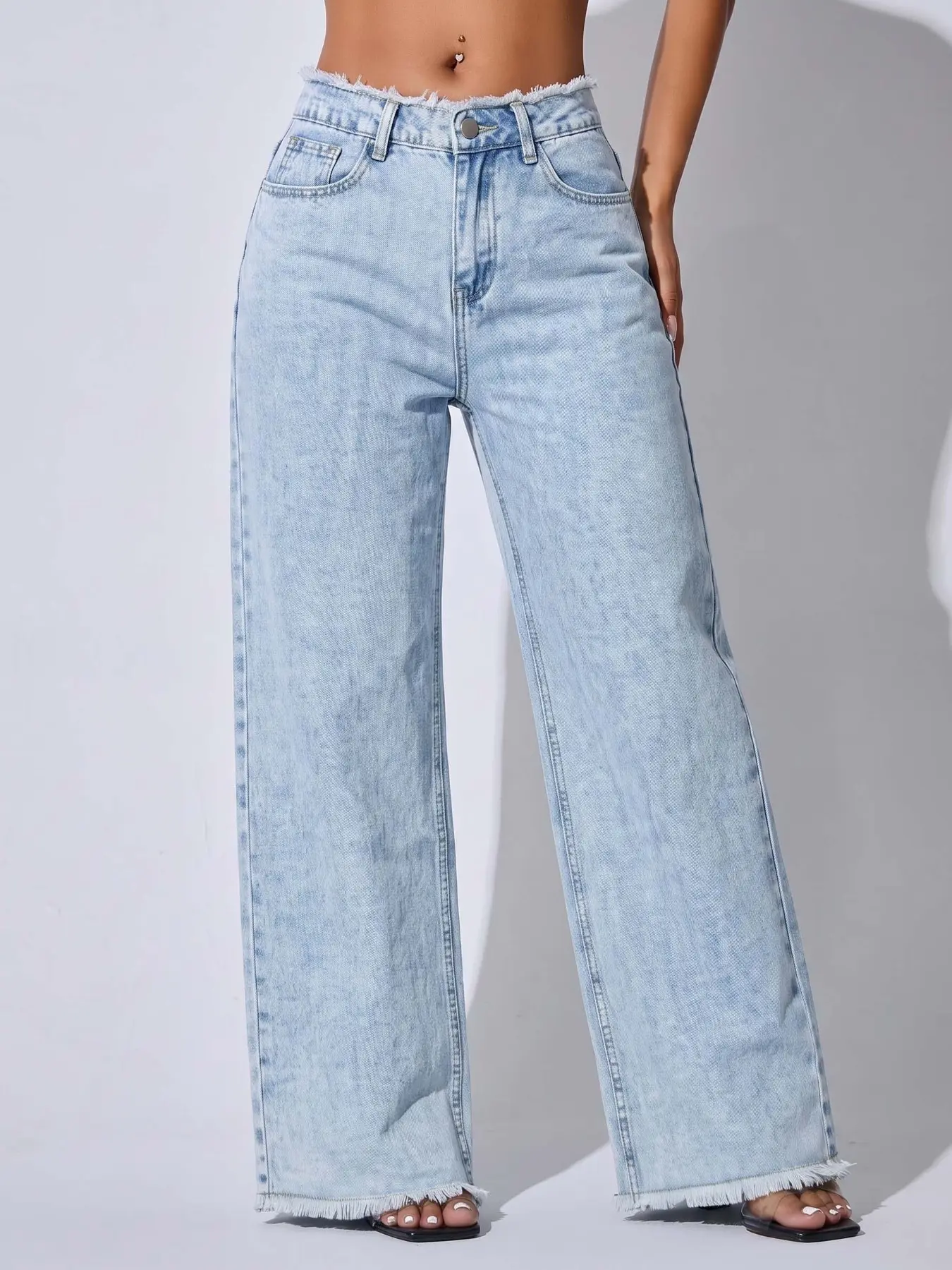 Chic Light Blue Acid-Washed Wide-Leg Pants, Frayed Edge Design, Pocket Detail, Casual Versatile Denim Jeans, Perfect for All Seasons