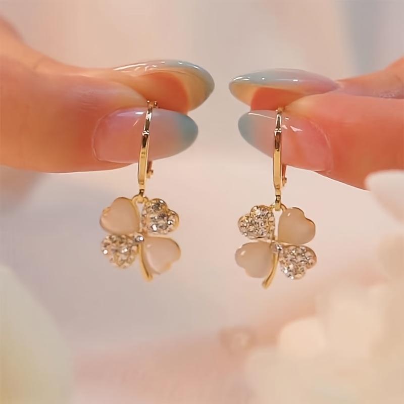 A pair of women's rhinestone four-leaf clover earrings, elegant gold pendant fashion jewelry, stud earrings