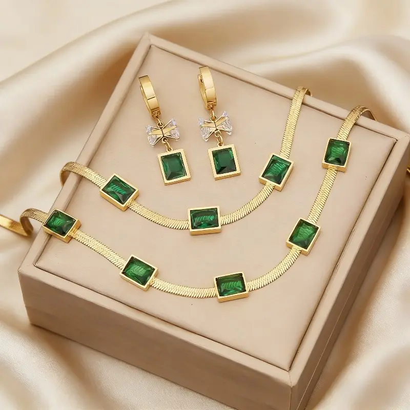 4-piece jewelry set including green square pendant necklace, bracelet and earrings, suitable for women to wear for daily look, parties, weddings and trips
