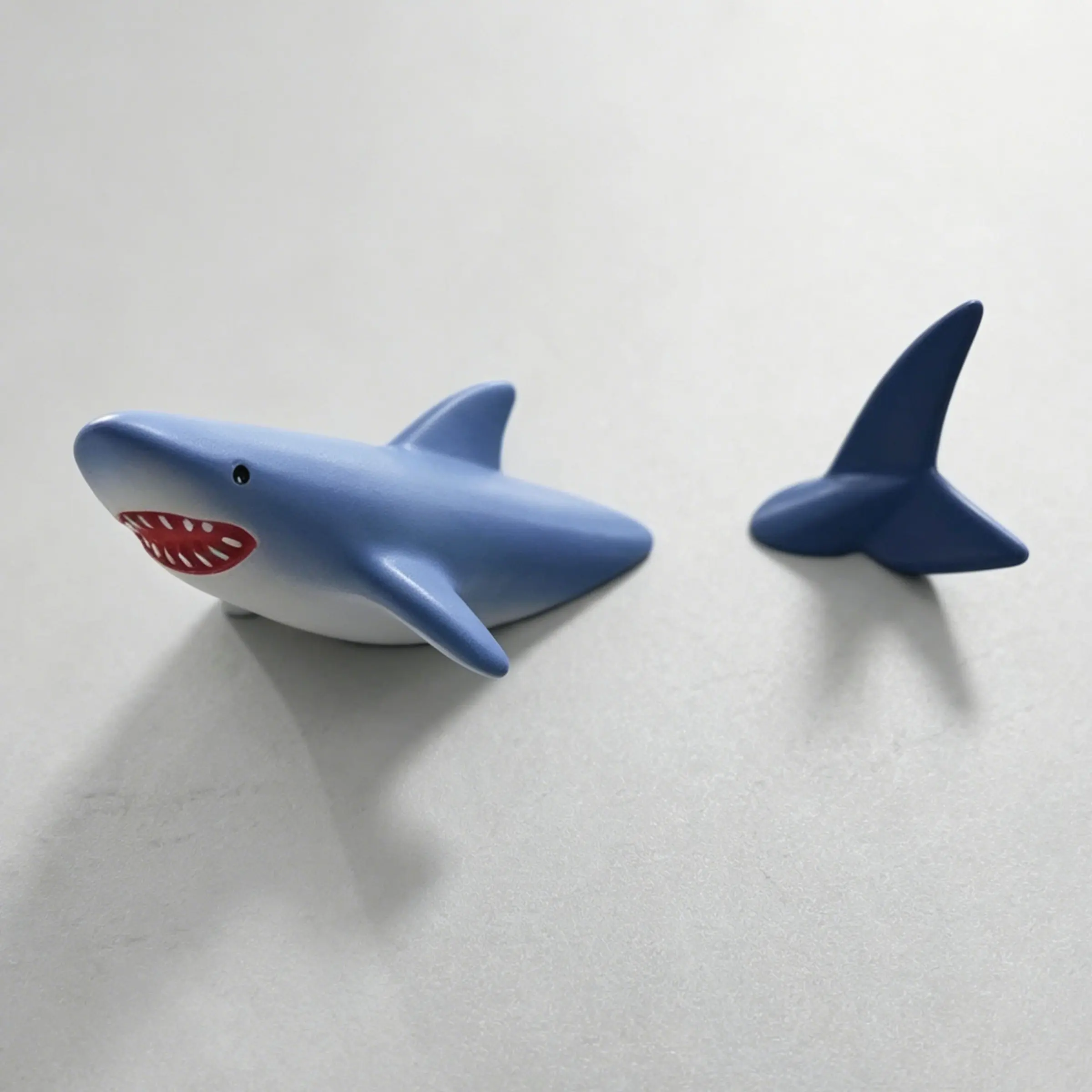 2pcs Halloween & Christmas Shark Refrigerator Magnets, Cute Animal Theme, Kitchen Desk Coffee Machine Decor, Festive Gift Idea