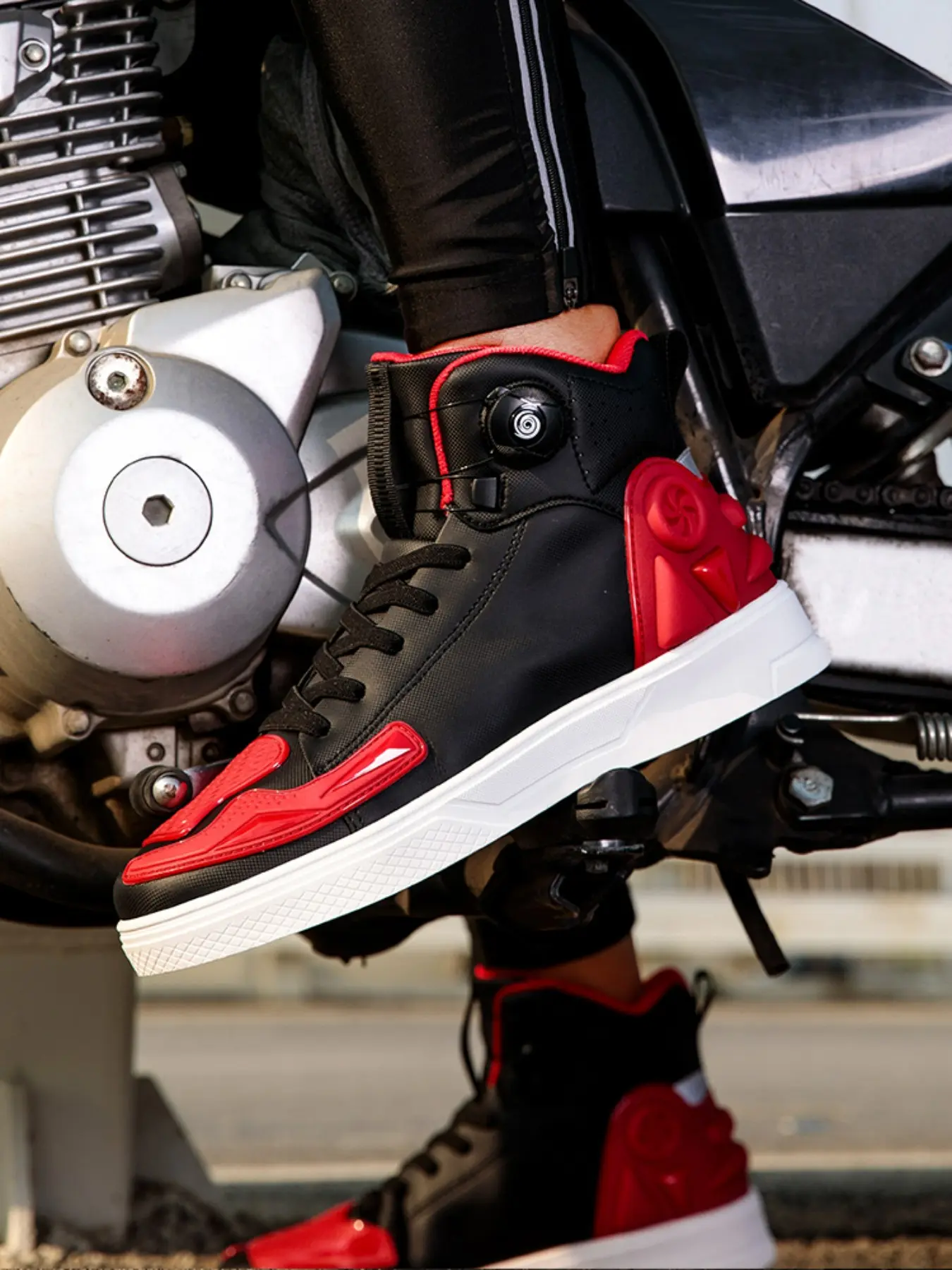 Men's Motorcycle Riding Lace Up Boots, Premium Waterproof Boot, Anti-Slip Durable Comfortable Rubber Racing Shoes, Waterproof Protective Design, Ideal for Motorbike Enthusiasts