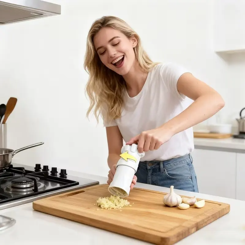 Garlic Presser with Stainless Steel Blade, Ergonomic Handle, Space-Saving Design, Manual Garlic Peeler, Slicer, Mincer, Suitable for Home and Restaurant
