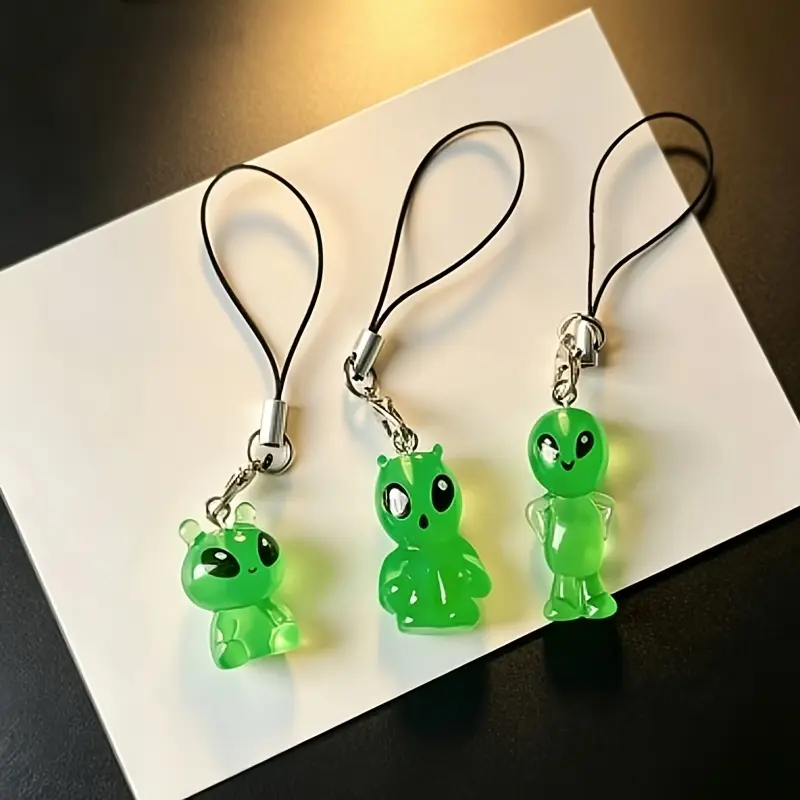 5pcs Fun Glow-in-the-Dark Resin Alien Keychain and Phone Lanyard - Bag Charm, Earphone Accessory, Green Neon Glowing Alien Pendant, Lights Up Under Black Light, Perfect Birthday Gift, Themed Christmas Gift, Easter Gift, for Friends, Lovers