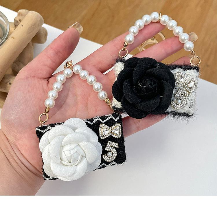 Fashion Camellia Flower Bag Charm Keychain for Women, Cute Handbag Pendant Key Ring, Elegant Purse Accessory for Car Keys, Backpack Decoration, Daily Use and Gift