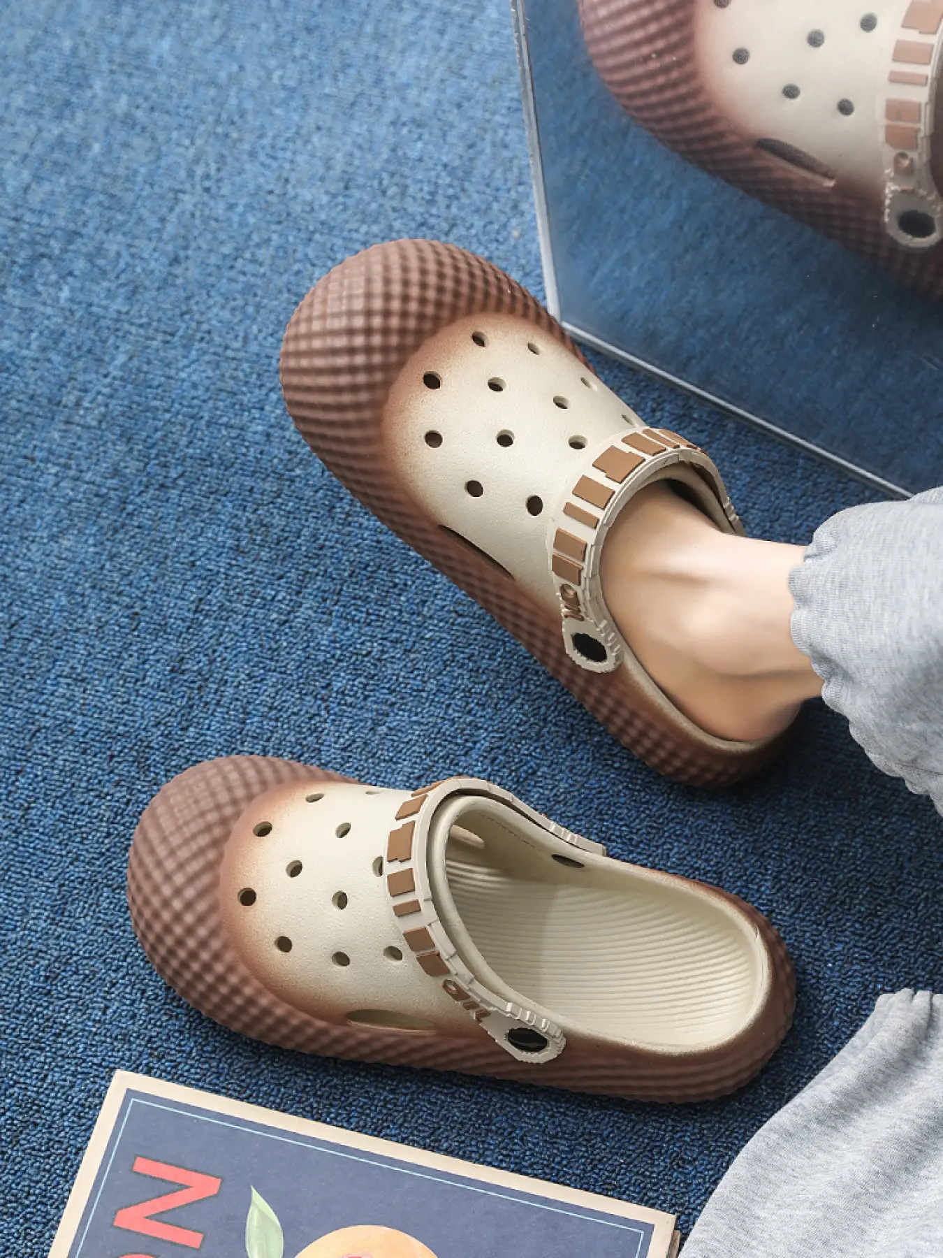 1 Pair Spring Break 3-Color Gradient Unisex Clogs Geometric Square Print Gradient Color Block Dual Wear Anti-Slip Thick Sole Size 36-45 School/Stroll - EVA, Unique Print Eye-catching Trendy Look