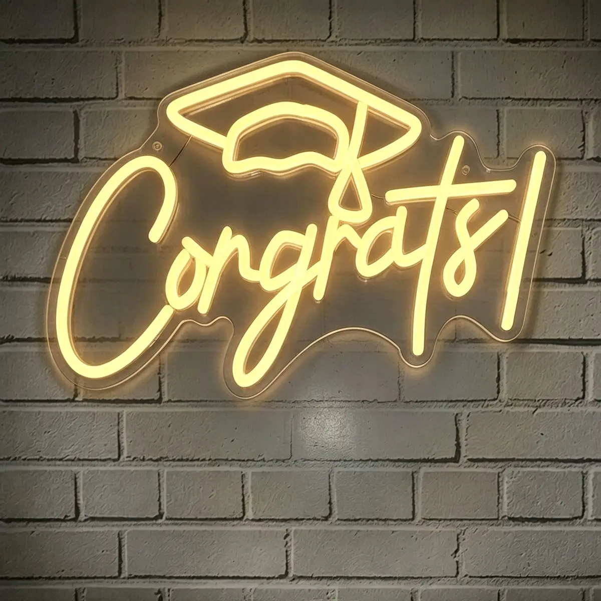 Congrats Graduation Cap Sign, Warm White Wall Sconce, USB Powered Dimmable Wall Light, Suitable for Graduation Parties, College Dorms, Graduation Ceremonies, Bedrooms, Atmosphere, Ideal Graduation Gift