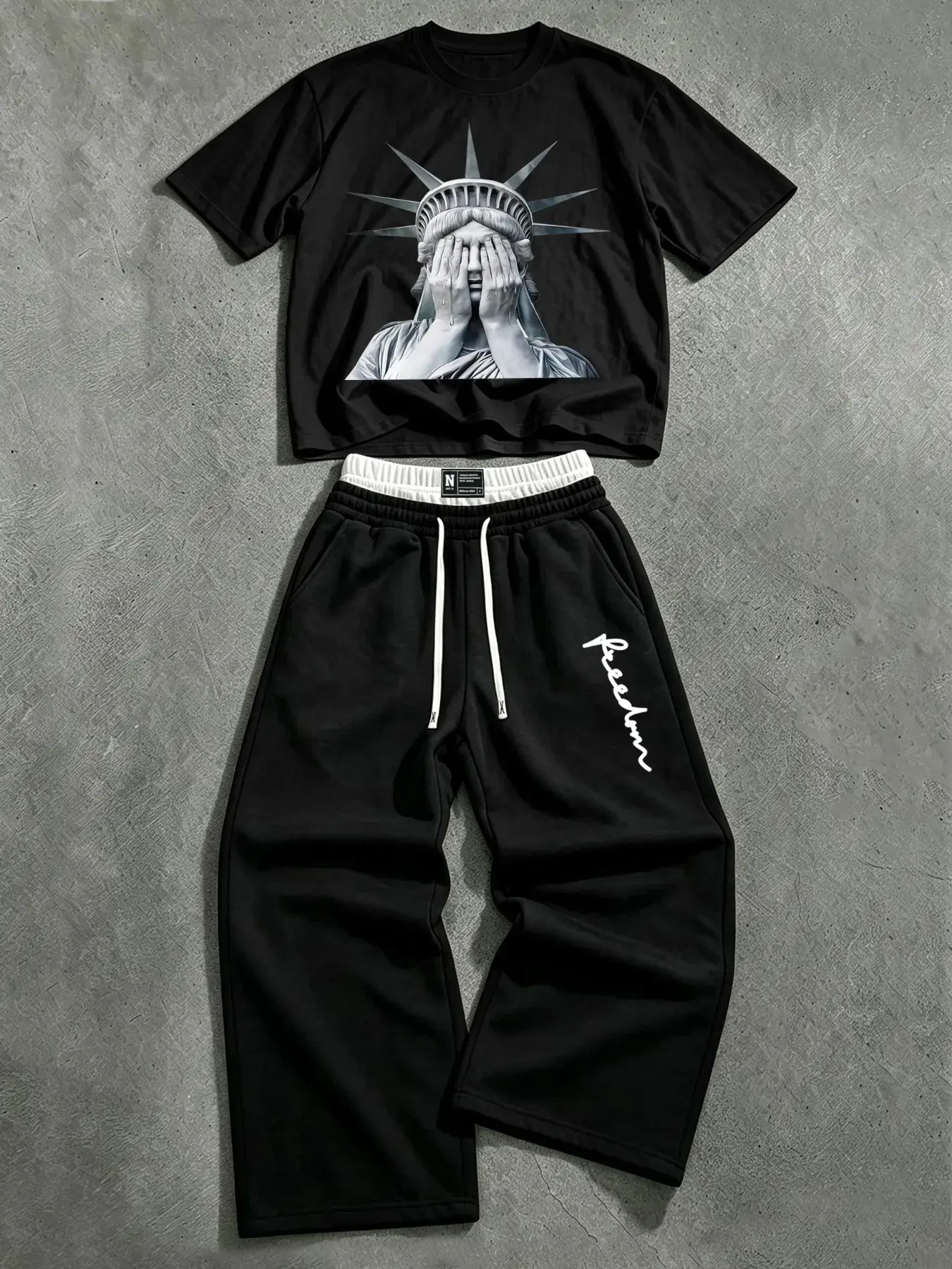 Men's Two-Piece Streetwear Set, Statue of Liberty Print Short Sleeve T-Shirt with Wide-Leg Drawstring Sports Pants, Comfortable Daily Wear#MensTwoPieceSet #StreetwearSet #GraphicTShirt #StatuePrint #WideLegPants#GraySweatpants #BaggyPants #LooseFit
