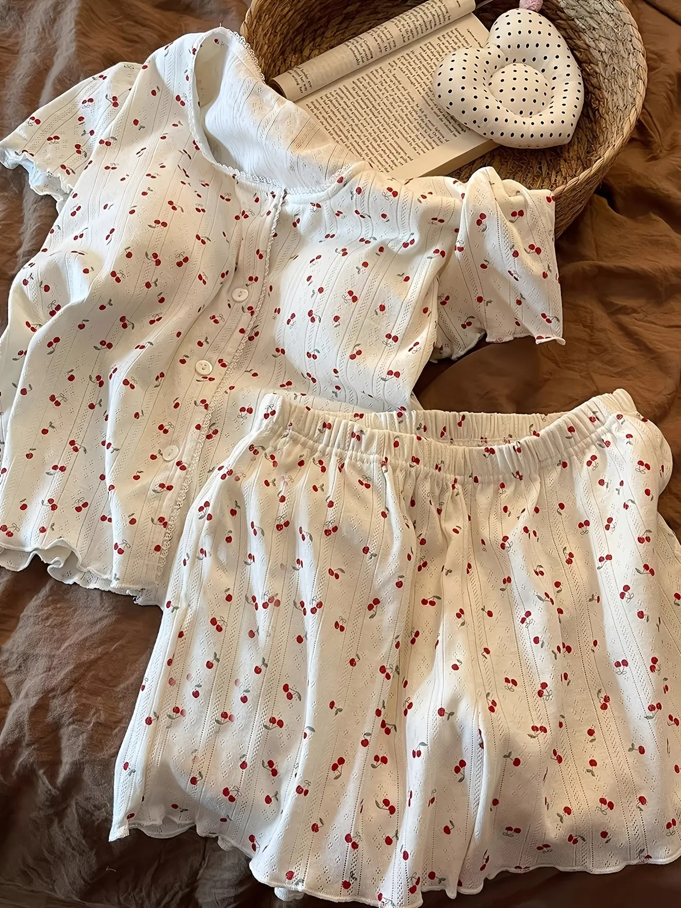Round Neck Casual Cherry Print Pajama Set for Girls, Short Sleeve and Shorts, Two-Piece Home Wear, Sweet and Comfortable Sleepwear