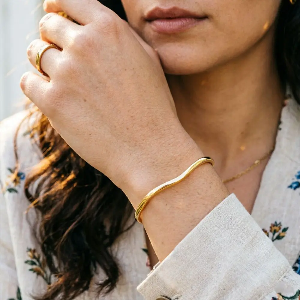 Irregular Wavy Open Bangle 1Pc Gold Stainless Steel Minimal Curved Cuff Bracelet Women Quiet Luxury Jewelry