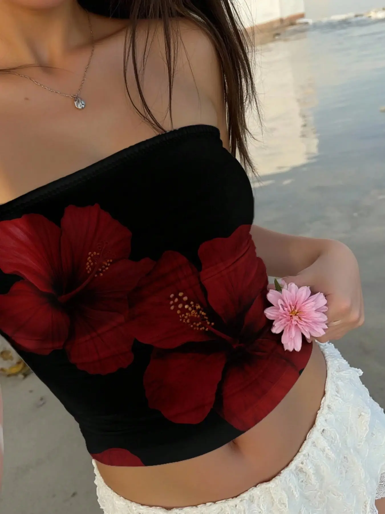 Women’s Floral Strapless Tube Top, Black Red Hibiscus Print Ruched Bandeau Crop Top for Beach Vacation, Resort Wear, Date Night, Party and Summer Going Out Outfits