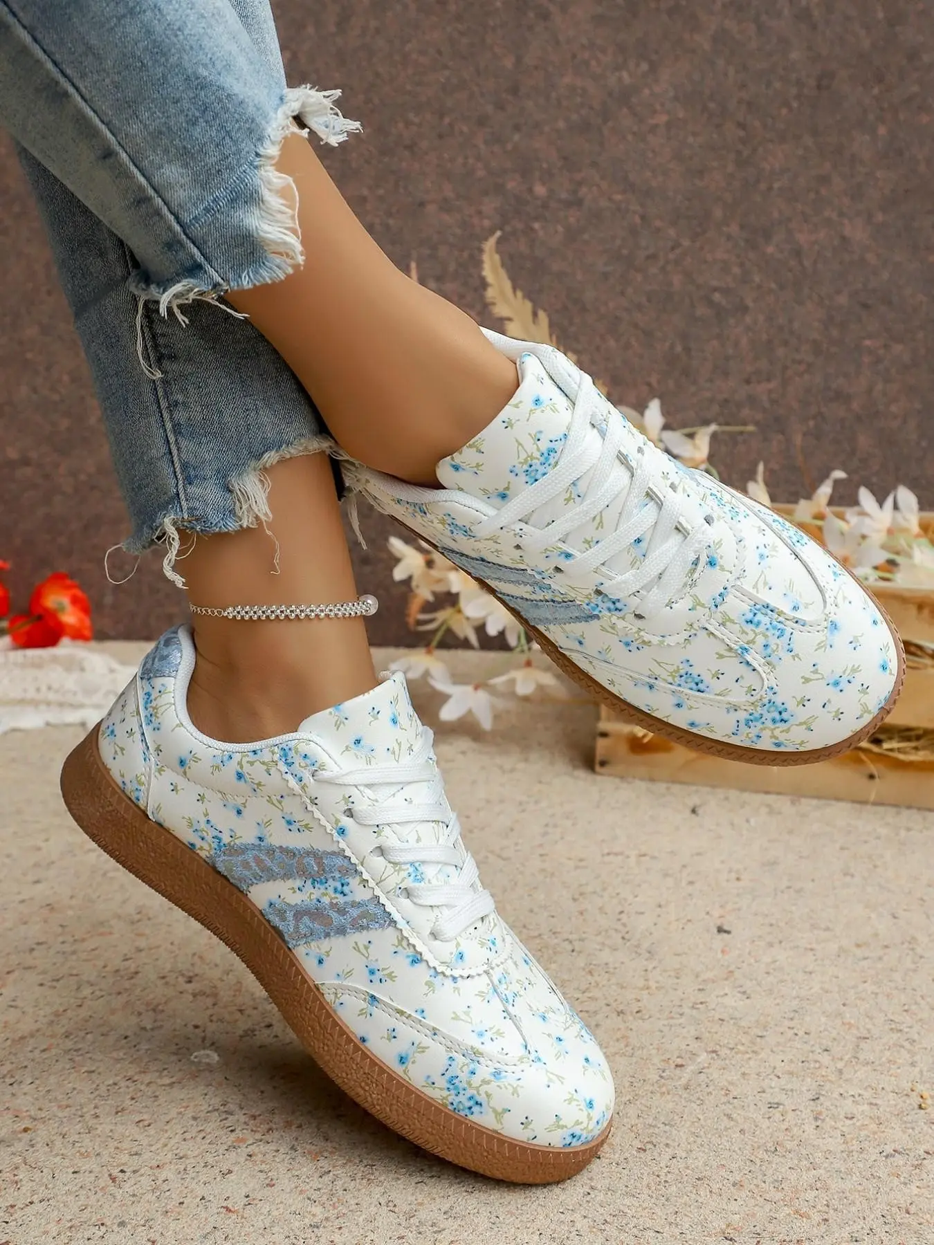 Floral Print Lace-Up Casual Shoes for Women, Flat Low Top Sneakers, Round Toe Versatile Sports Shoes, Comfortable and Stylish Footwear
