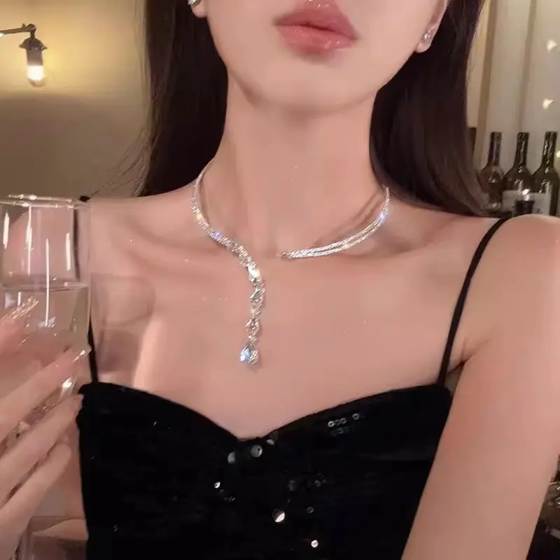 Pure Desire at its peak~ Shining zirconia light luxury collarbone chain necklace for women, trendy on Instagram, exquisite and versatile neck accessory