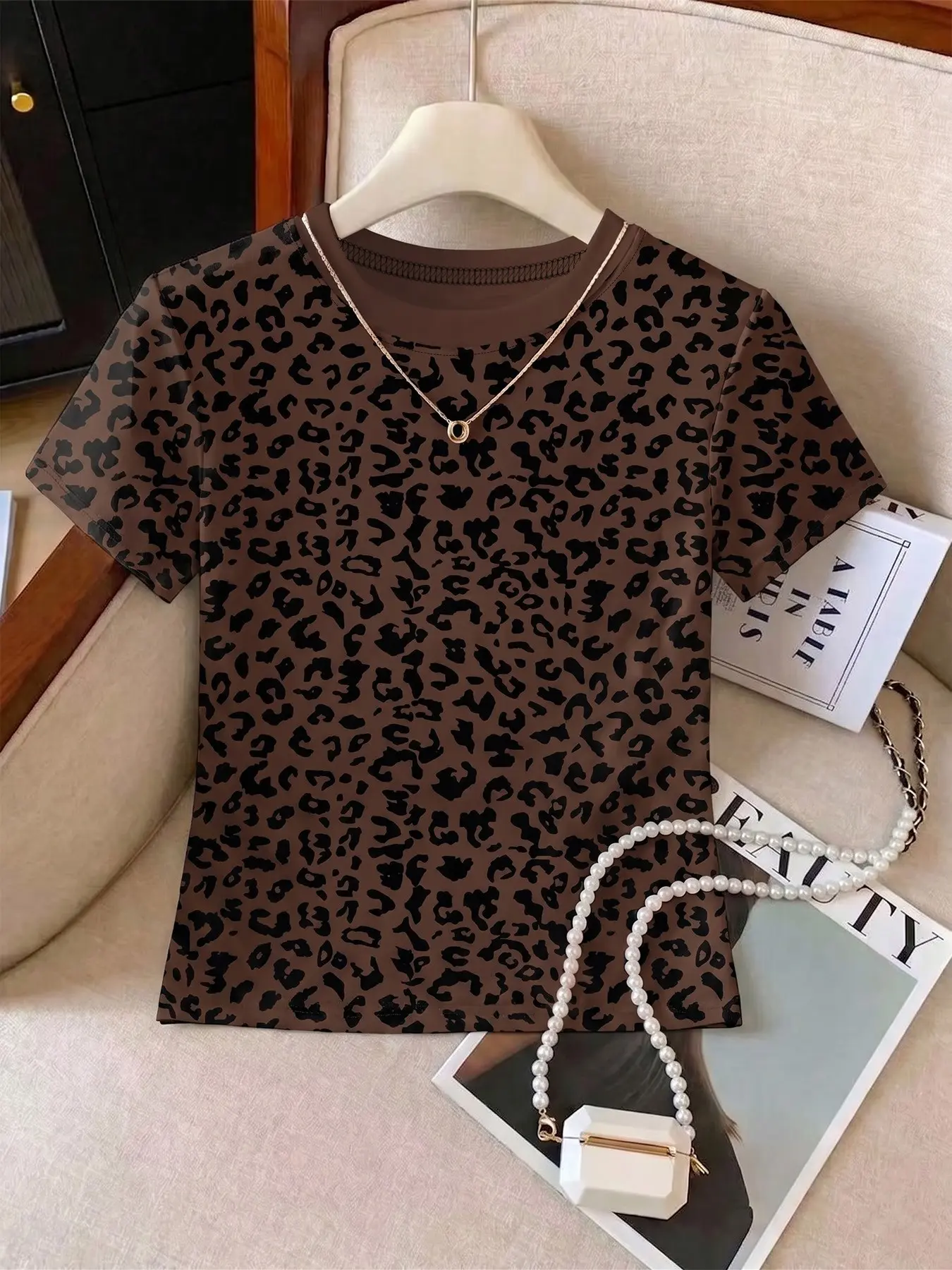 Women's Leopard Print Round Neck T-Shirt, Comfortable Casual Top, Ideal for Daily Wear, Fashionable Design, Perfect Gift Choice