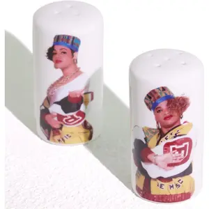 Ceramic Salt and Pepper Shakers Set - Cute Salt Shaker and Pepper Shaker for Kitchen Table Decor - Vintage Style Farmhouse Salt & Pepper Dispenser (White)