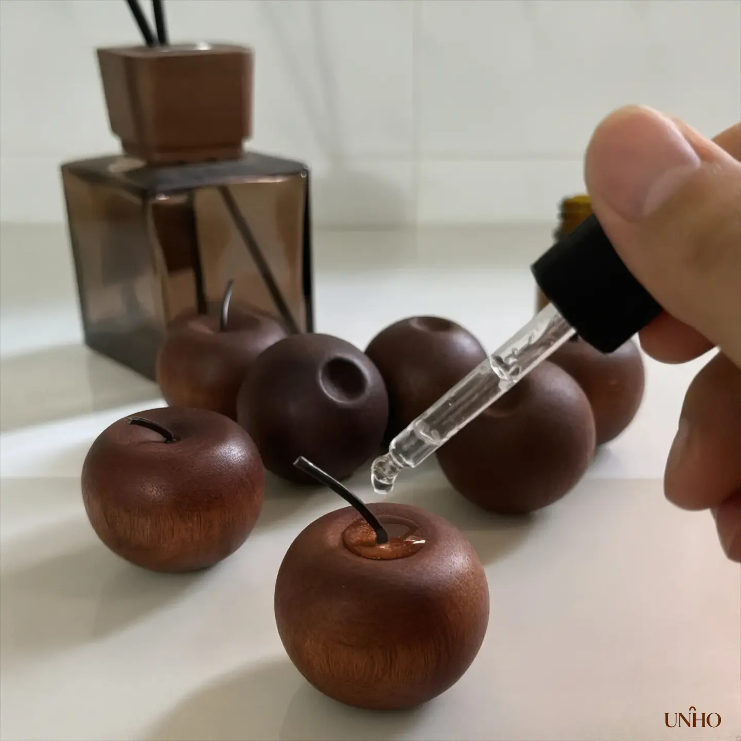 Natural Wooden Aroma Diffuser Set, Hand Carved Apple Shape Solid Teak Wood Essential Oil Diffuser, Long Lasting Scent Decor For Home, Car, Room And Office Desk