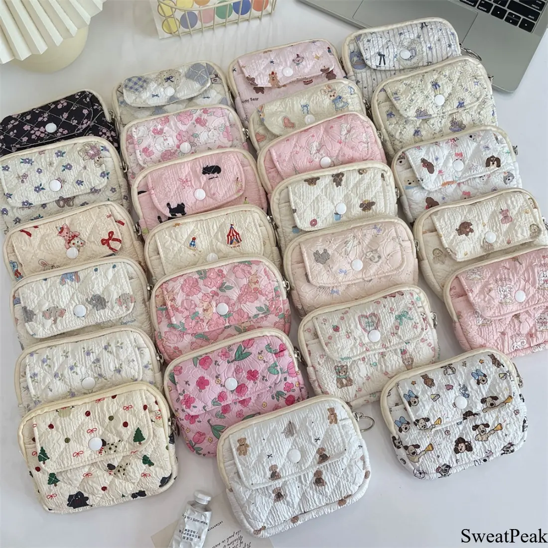 Cute Floral Wallet for Women, Quilted Cotton Mini Wallet with Zipper Coin Pouch, Kawaii Aesthetic Small Card Holder with Vintage Print Design, Lightweight Compact Purse Organizer for Daily Carry, Travel, Shopping, School & Gift