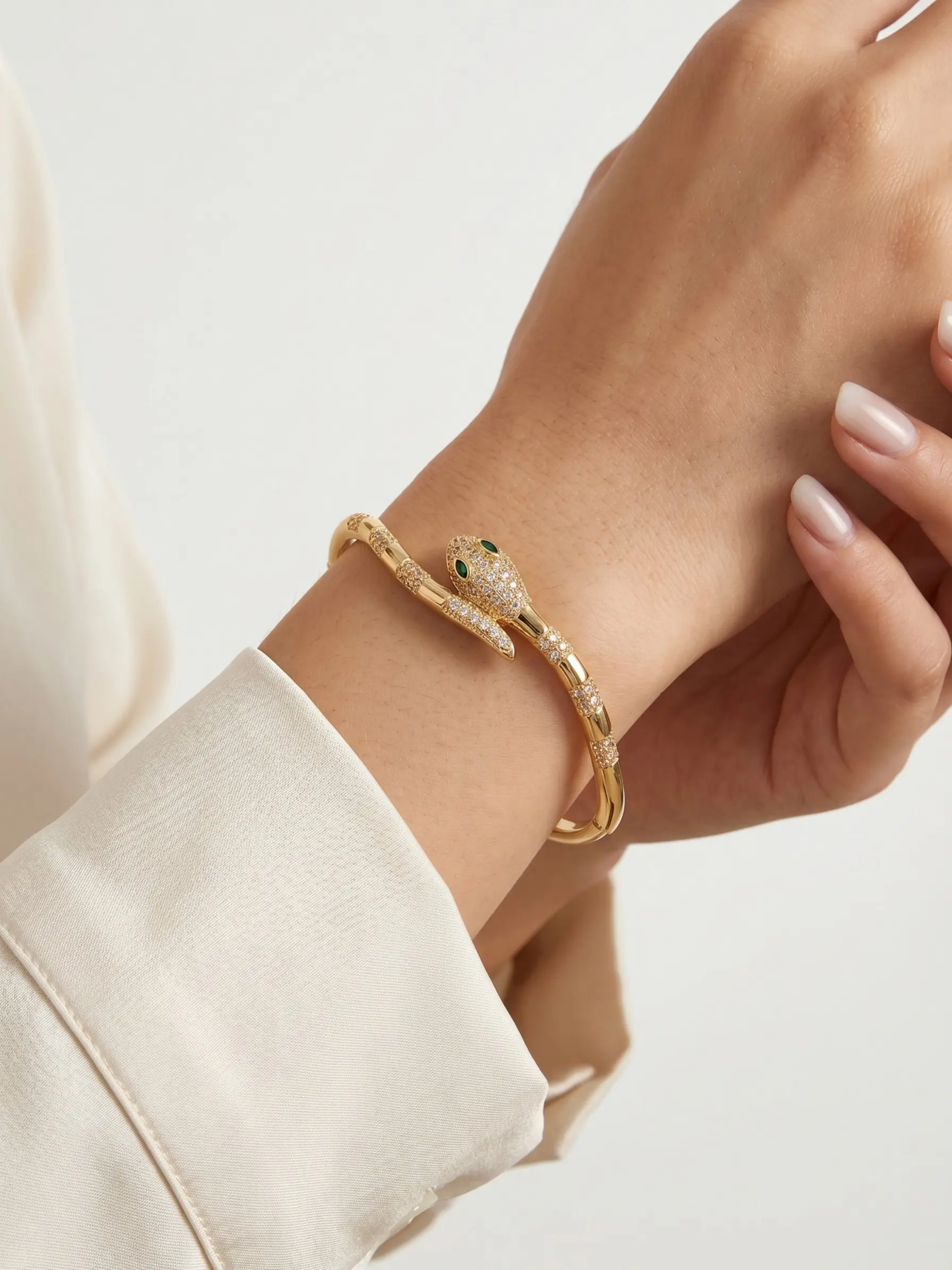 Luxury Vintage Snake Zircon Bangle, Eye Snake Head Design, Elegant Animal Pattern Bracelet, Fashionable All-Season Accessory