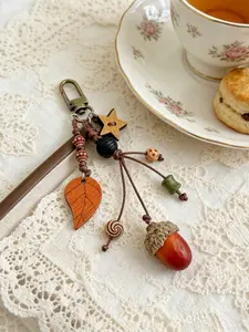 Vintage Forest Style Keychain Bag Charm, Creative Fun Leaf Design, Unique Accessory for Bags and Keys, Perfect Gift Idea