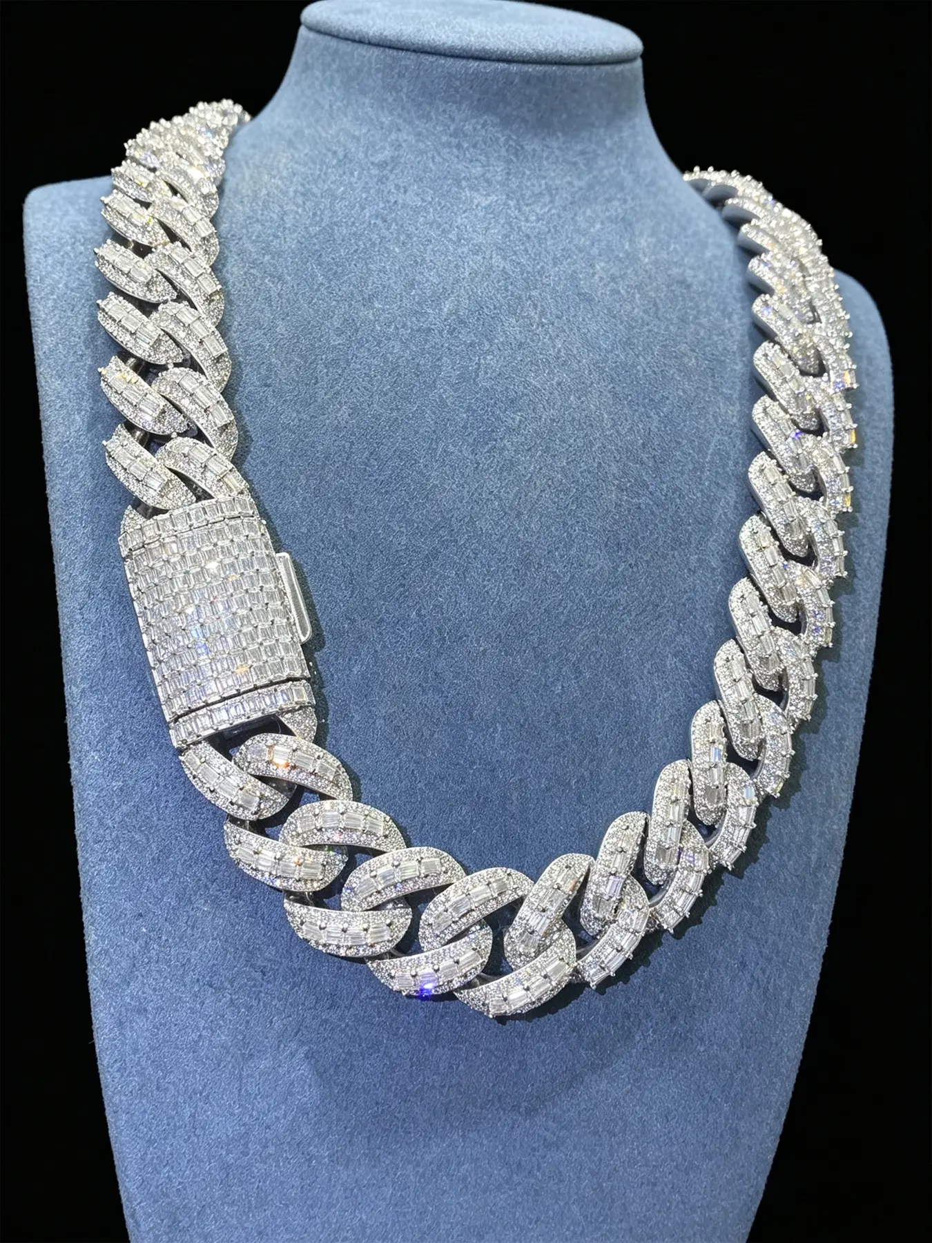 20Mm Miami Cuban Rectangle Cut Convex Pointer Cuban Chain Necklace Custom Buckle Ice Crystal VVS Jewelry, Classic Glory Hip Hop Style, Rap Wear Sharp, Halloween Thanksgiving Gift
