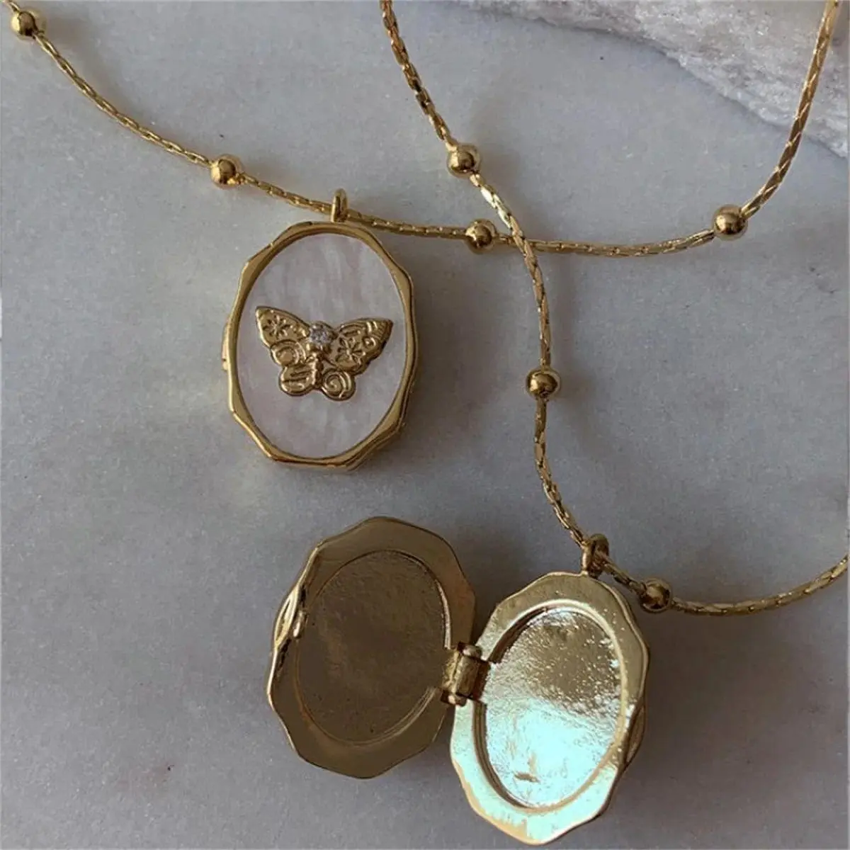 Butterfly Shell Open Close Album Photo Frame Necklace, a necklace that can hold photos