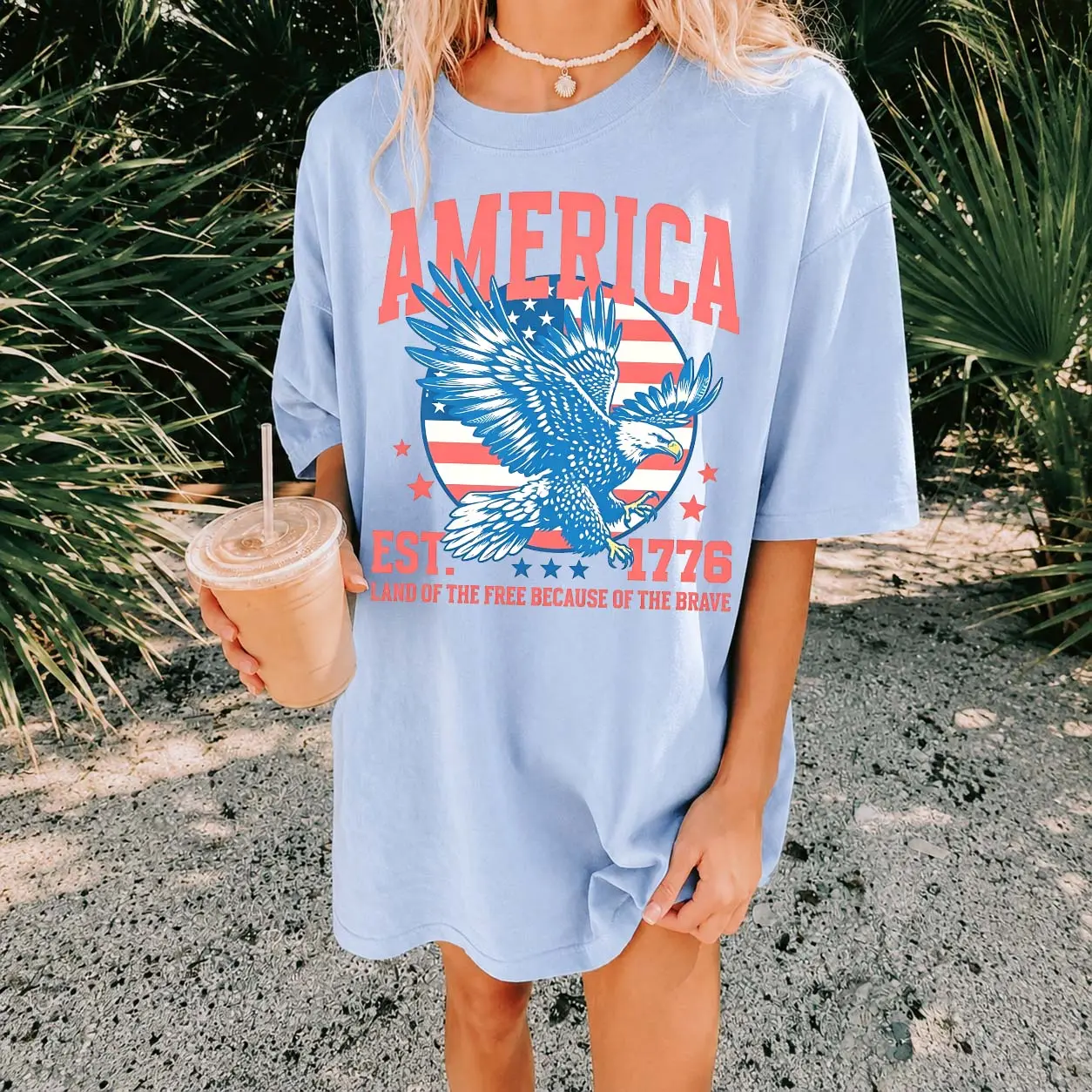 Women's Pure Cotton Short-Sleeve T-Shirt "Blue American Bald Eagle And Us Flag Pattern, Particularly Ideal For Spring And Summer Wear. Featuring A Cool Graphic Design And A Classic Crew-Neck Cut, It Is Suitable For All Four Seasons.