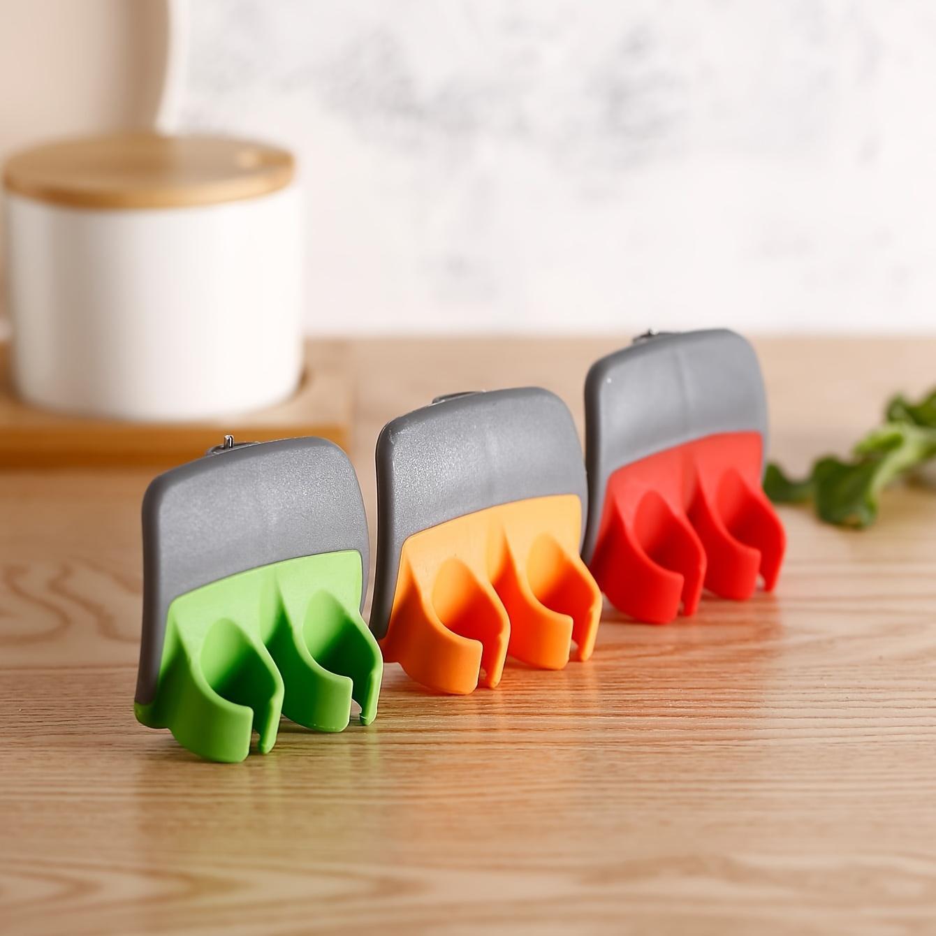 2 Vegetable Peelers | Comfortable Grip, Non-Slip Rubber Rings, Stainless Steel and Durable Thermoplastic Rubber, Uncharged, Safe, Ideal for Carrots and Pumpkins, Perfect for Christmas and Halloween Gifts
