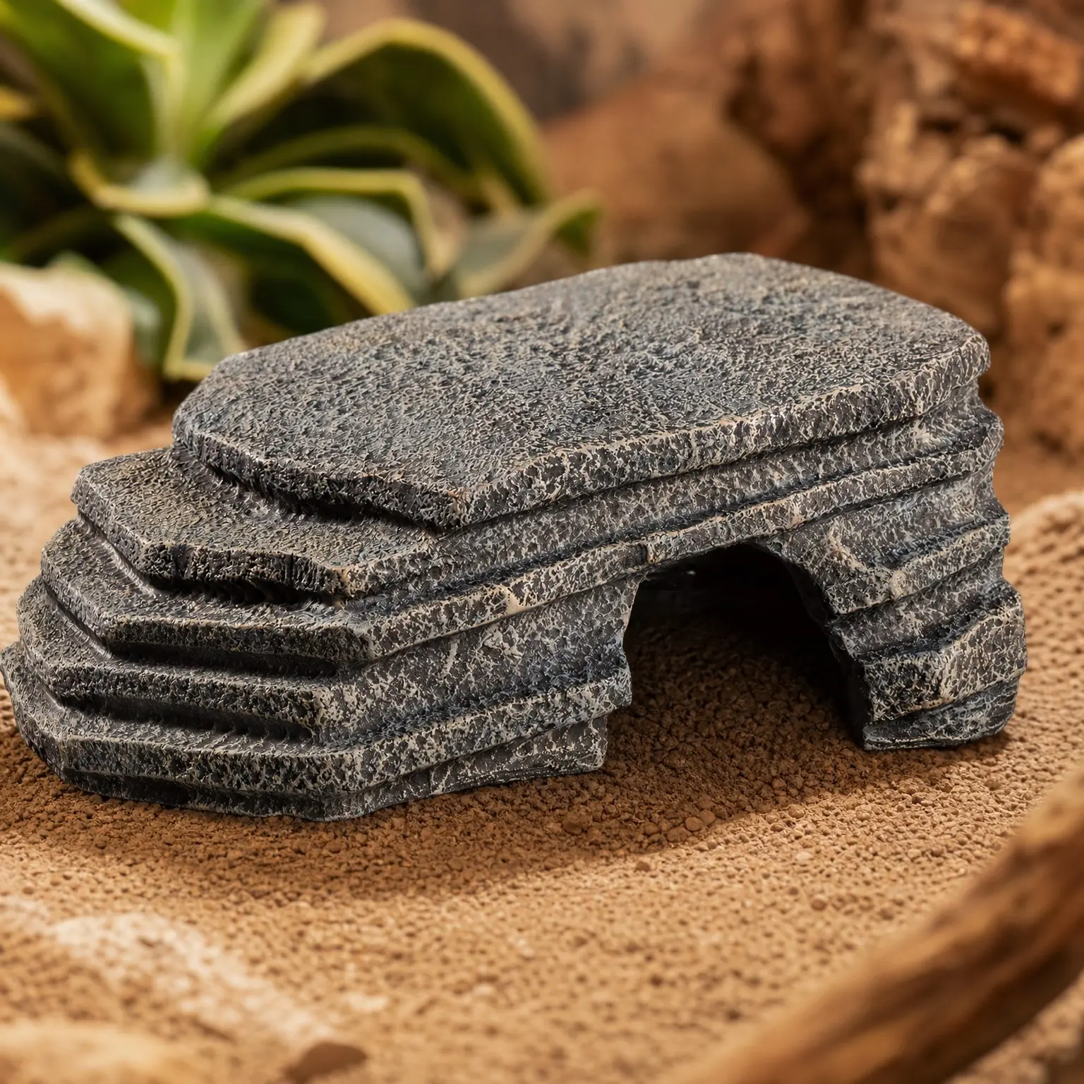 Herp Hotel Naturalistic Reptile Hide, Bearded Dragon Basking Platform with Shallow Steps, Hideout for Desert or Tropical TerrariumsGift