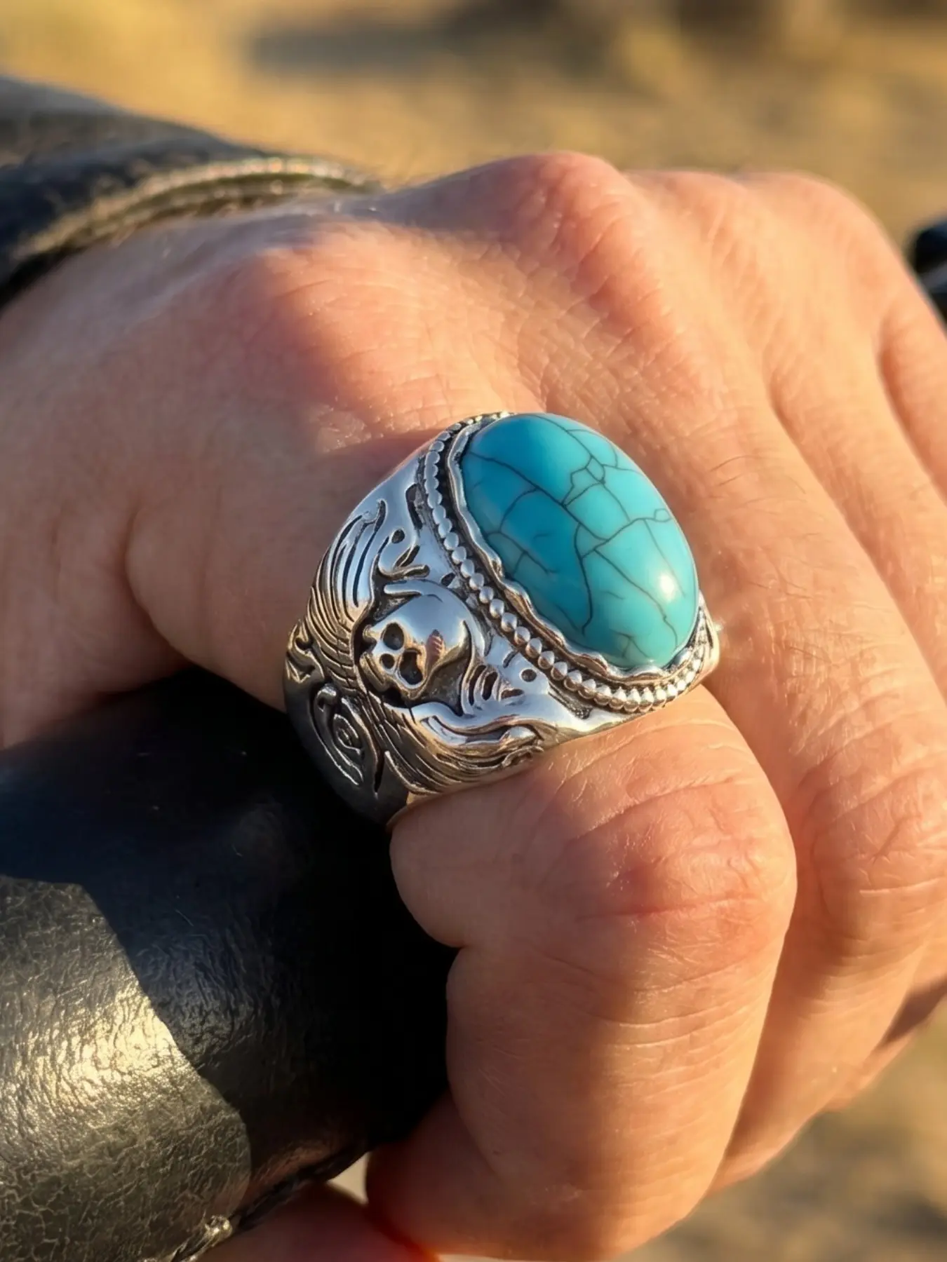 Vintage Antique Skull Carved Synthetic Turquoise Ring, Dark Niche Unisex Style, Suitable for Men and Women's Daily Fashion As A Hand Accessory Gift
