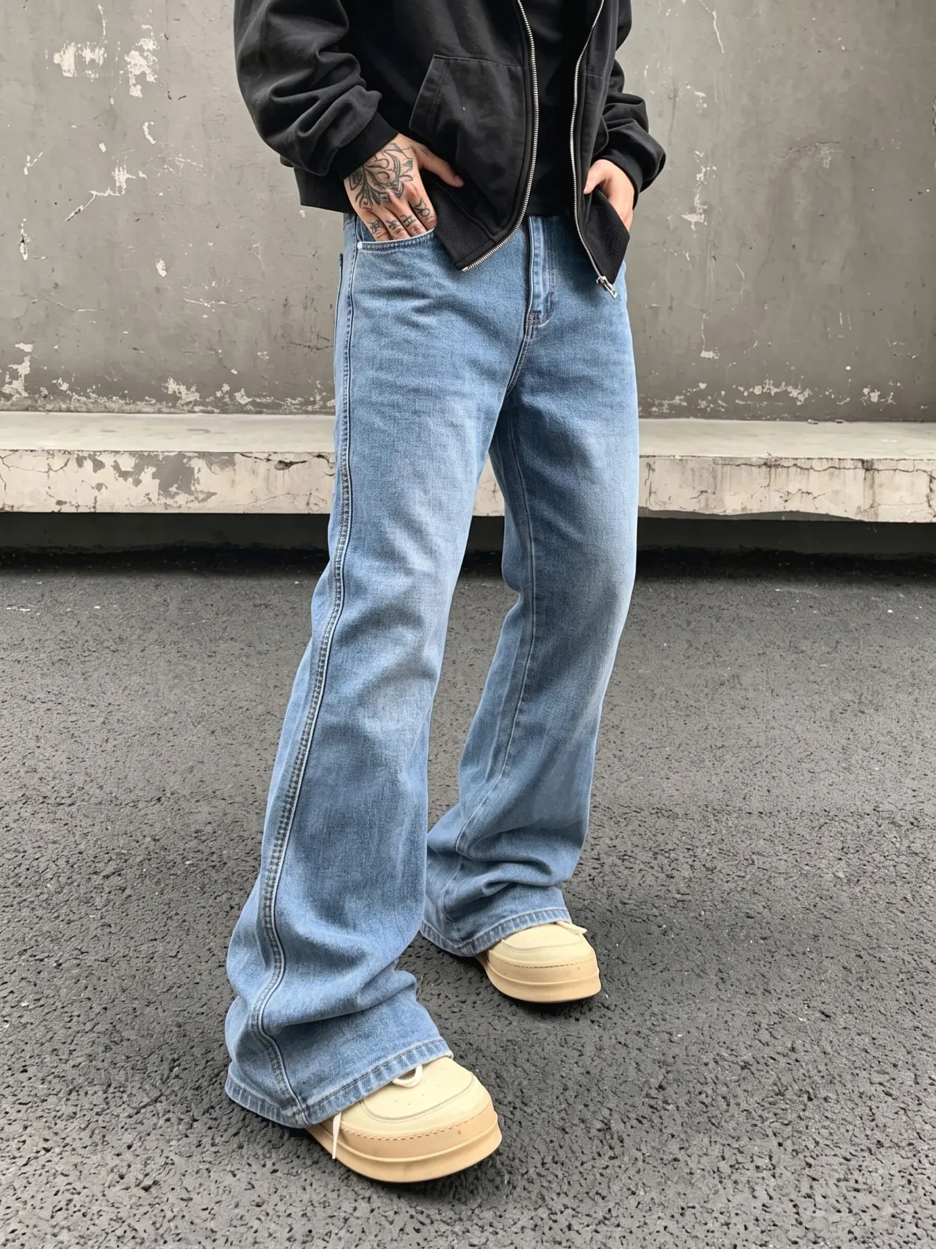 Men's American Street Style Blue Micro Flare Jeans, Vintage Washed Loose-Fit Wide Leg Pants, Non-Elastic Denim for Daily Wear, Loose Fitting Jeans