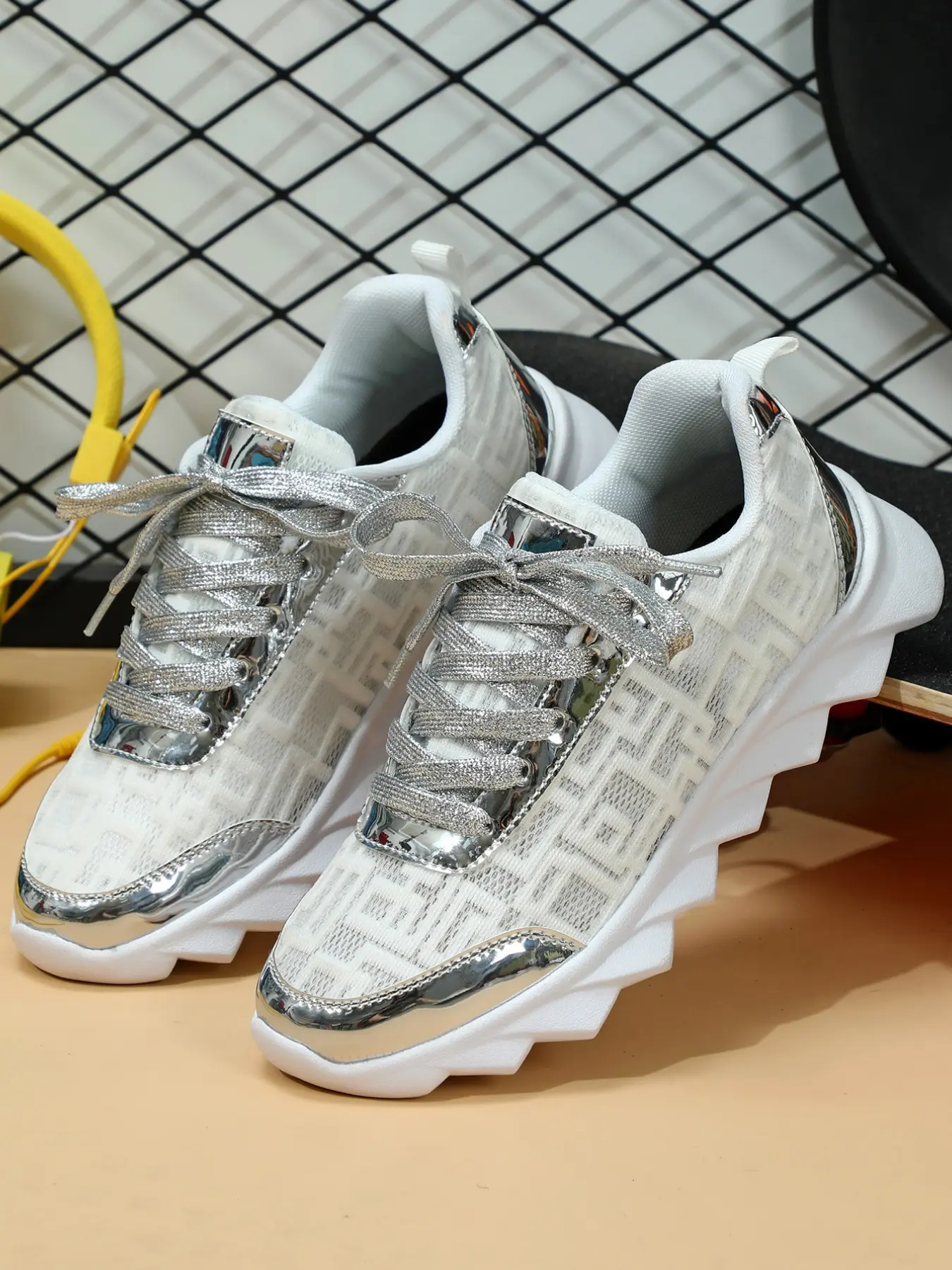 Unisex Luxury Silver Color Chunky Dad Walking Shoes, Reflective Casual Sneakers, Breathable Mesh, Rubber Sole, Fashionable Sports Shoes, Rubber Soled Shoes