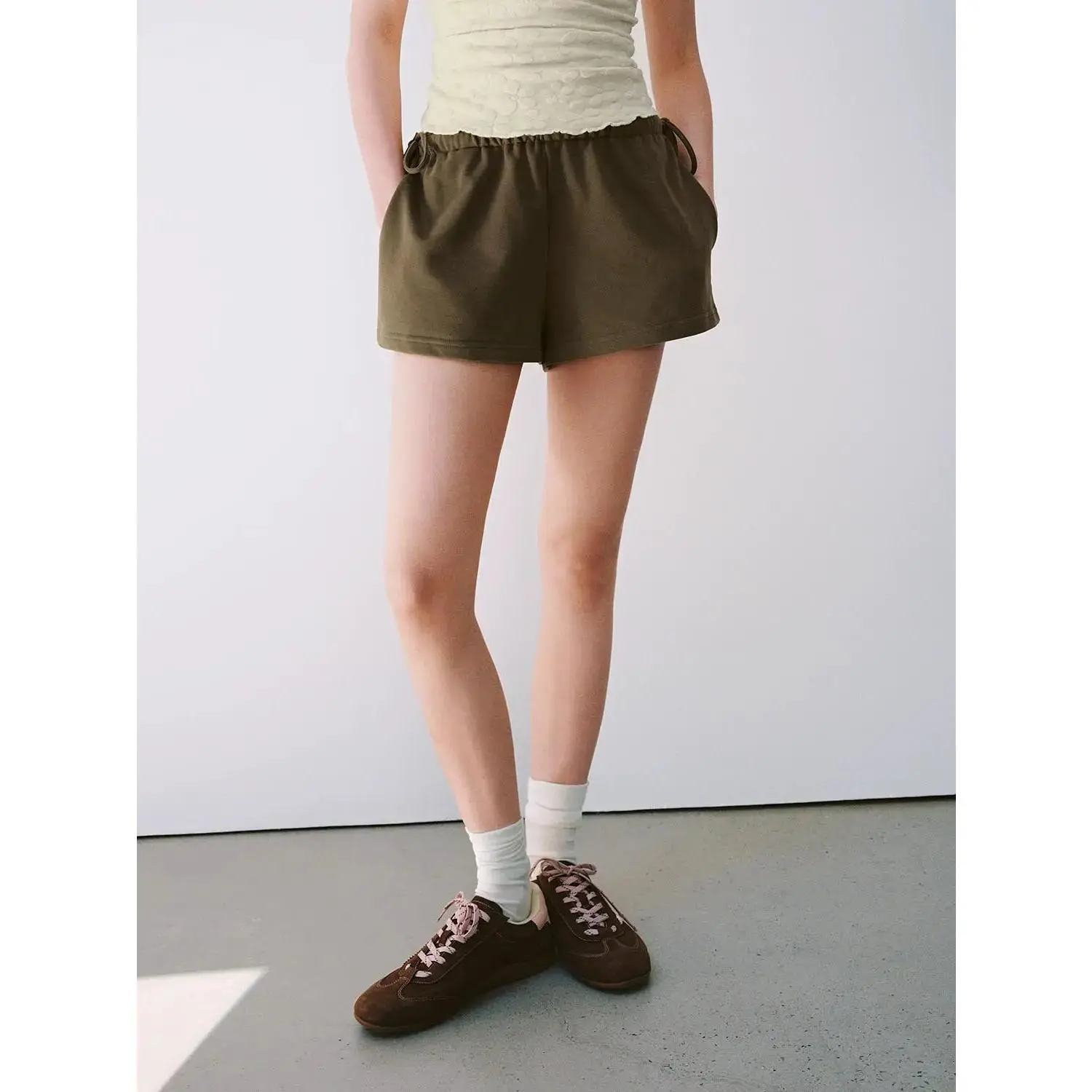 URBAN REVIVO Women's Casual Drape Shorts in a Cotton Blend with an Adjustable Side-Tie Waist and a Relaxed Hip Fit, Bottoms, Elastic