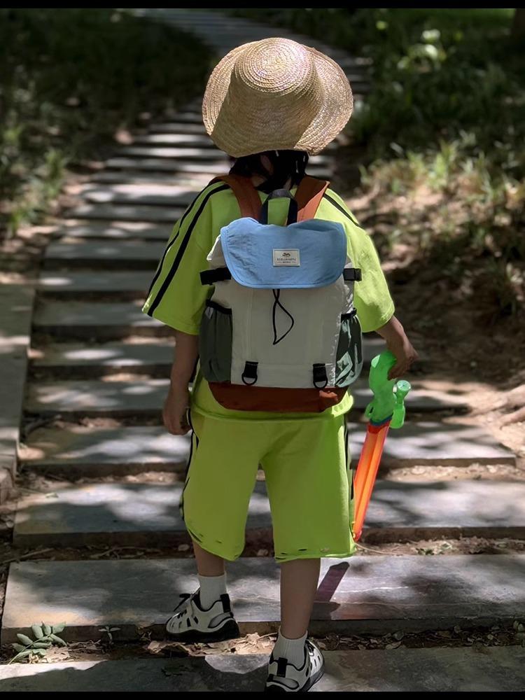 New Korean-style trendy and cool large-capacity children's backpack for travel, outdoor hiking, and kindergarten use for boys and girls
