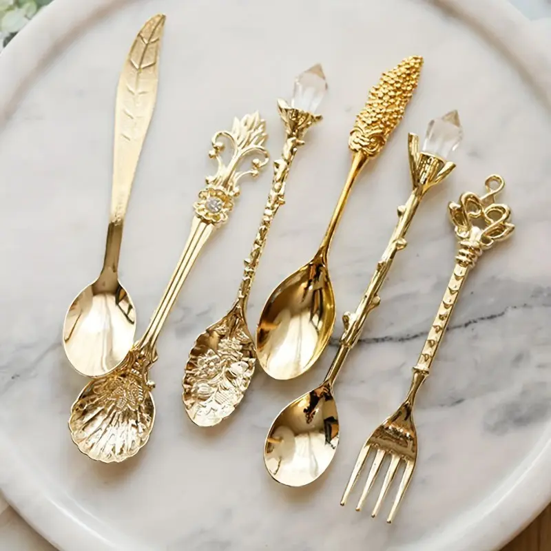 [Vintage Dessert Spoons] 6pcs/Set, European Golden Dessert Spoon, Vintage Coffee Spoon Teaspoon, Vintage Style Metal Carved Fruit Dessert Spoons for Kitchen Dining Bar Classicism
