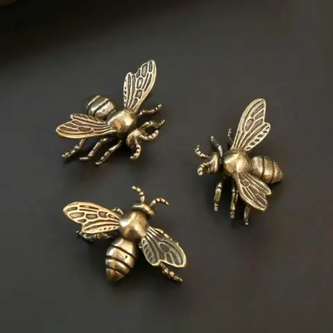 Vintage Bee Design Figurine, Mini Bee Statue, Unique Desktop Decorative Art Ornament, Home Decor for Living Room & Bedroom, Office Decor Accessory, Animal Decorations