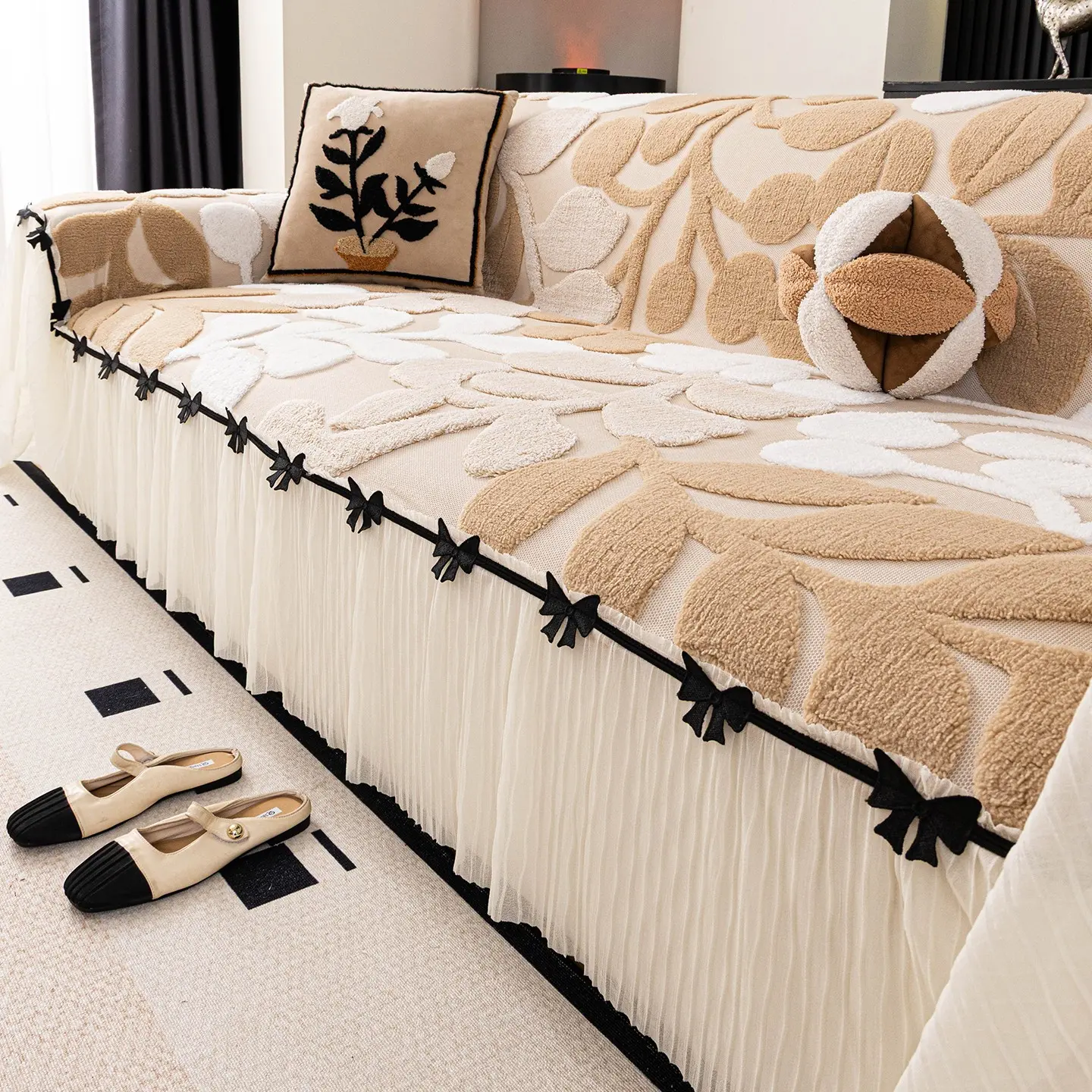 High-End Fashion Plush Sofa Skirt Cover, French Retro Sofa Set, Warm and Comfortable, Reusable All-Season Washable Sofa Protector