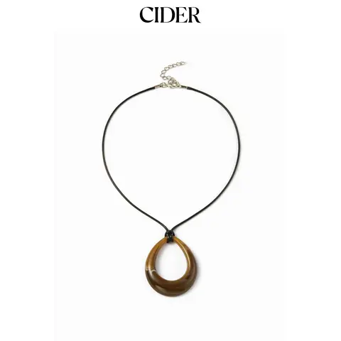 Cider OVAL PENDANT NECKLACE