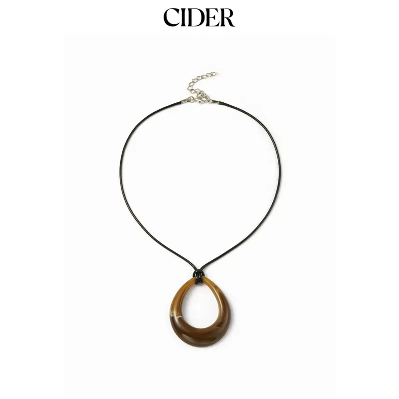 Cider OVAL PENDANT NECKLACE