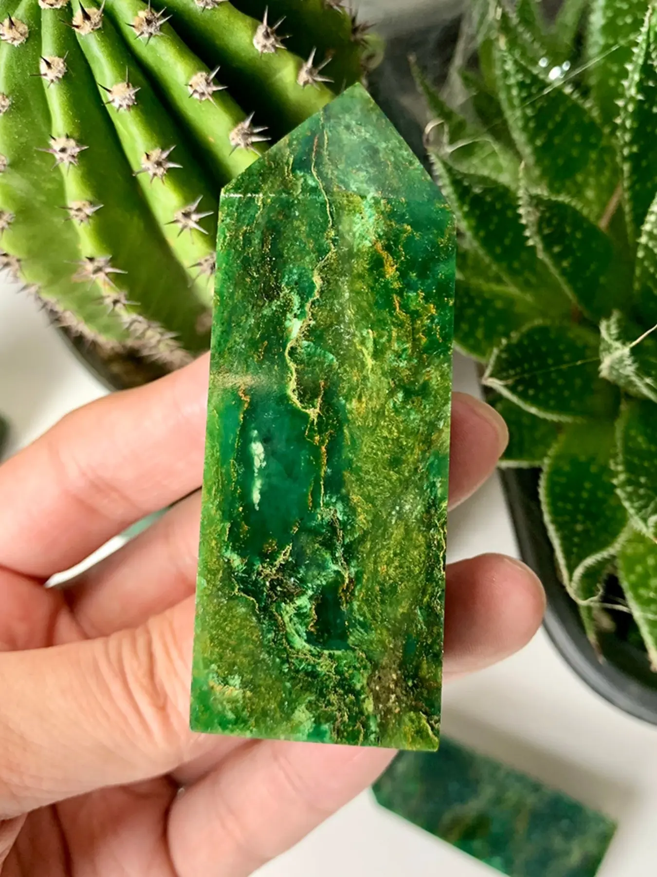 1pc natural emerald column - Bohemian style, the ideal gift for family and friends, a stylish home decoration, suitable for table decoration, holiday occasions and party gifts.