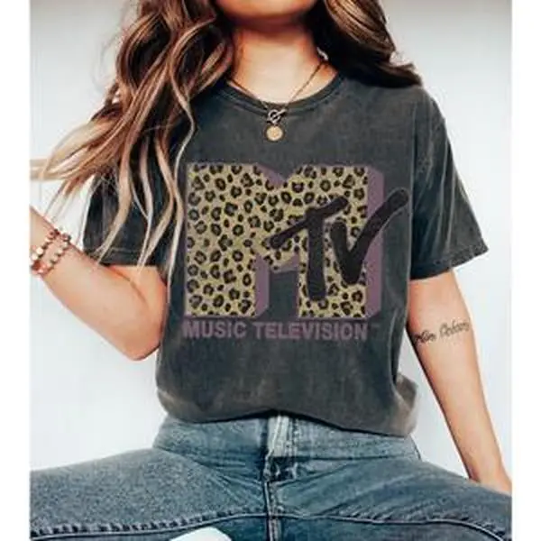 Women's 100% Cotton Unwashed MTV Classic Leopard Print Graphic Blouse - Retro 80s-90s Style, Oversized Comfortable Short-Sleeve Athletic Top, Ideal Gift for Her