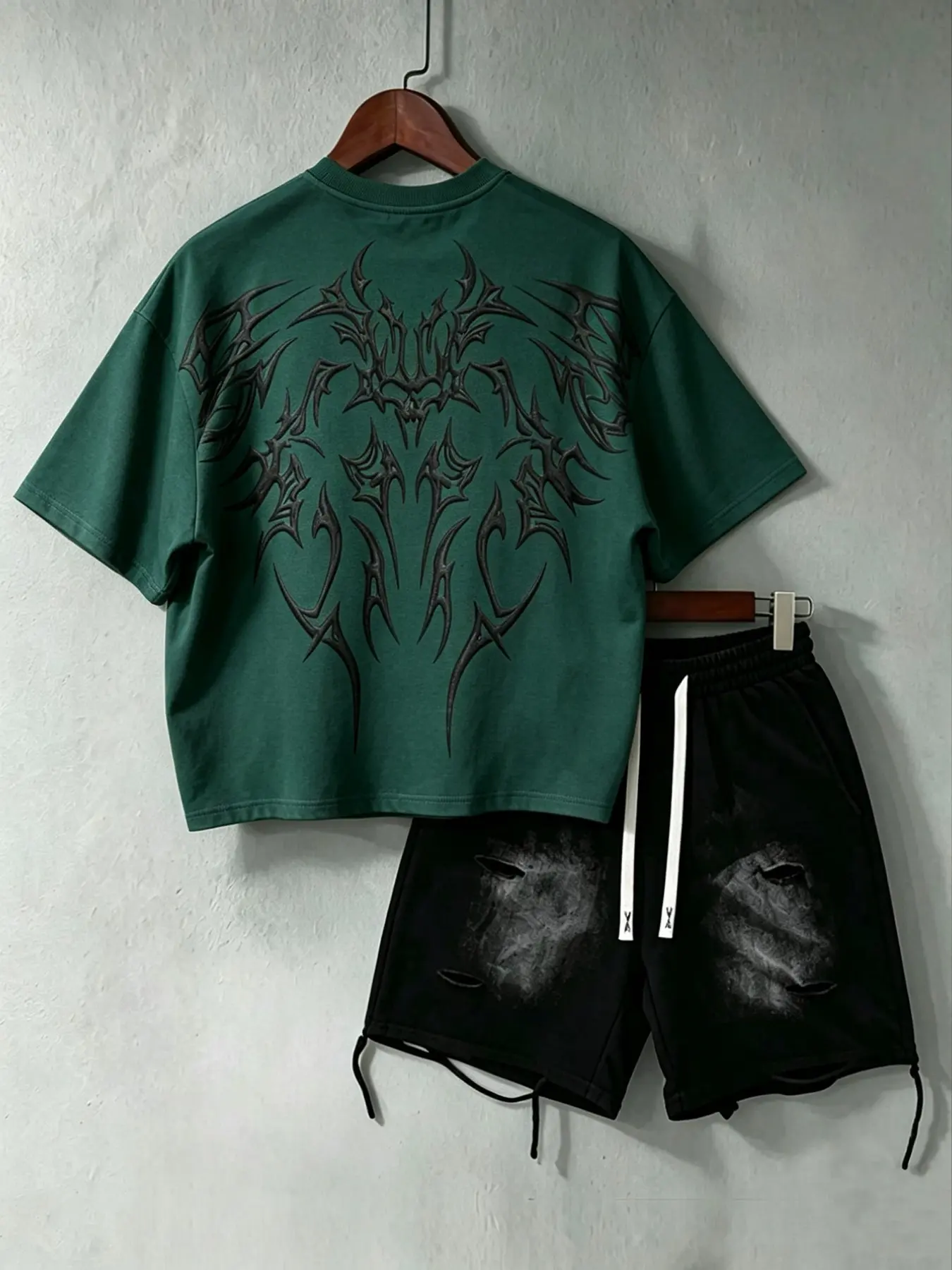 Men's Two-Piece Set, American Street Style Short Sleeve Tee and Shorts, Thorn Print T-Shirt, Ripped Drawstring Shorts