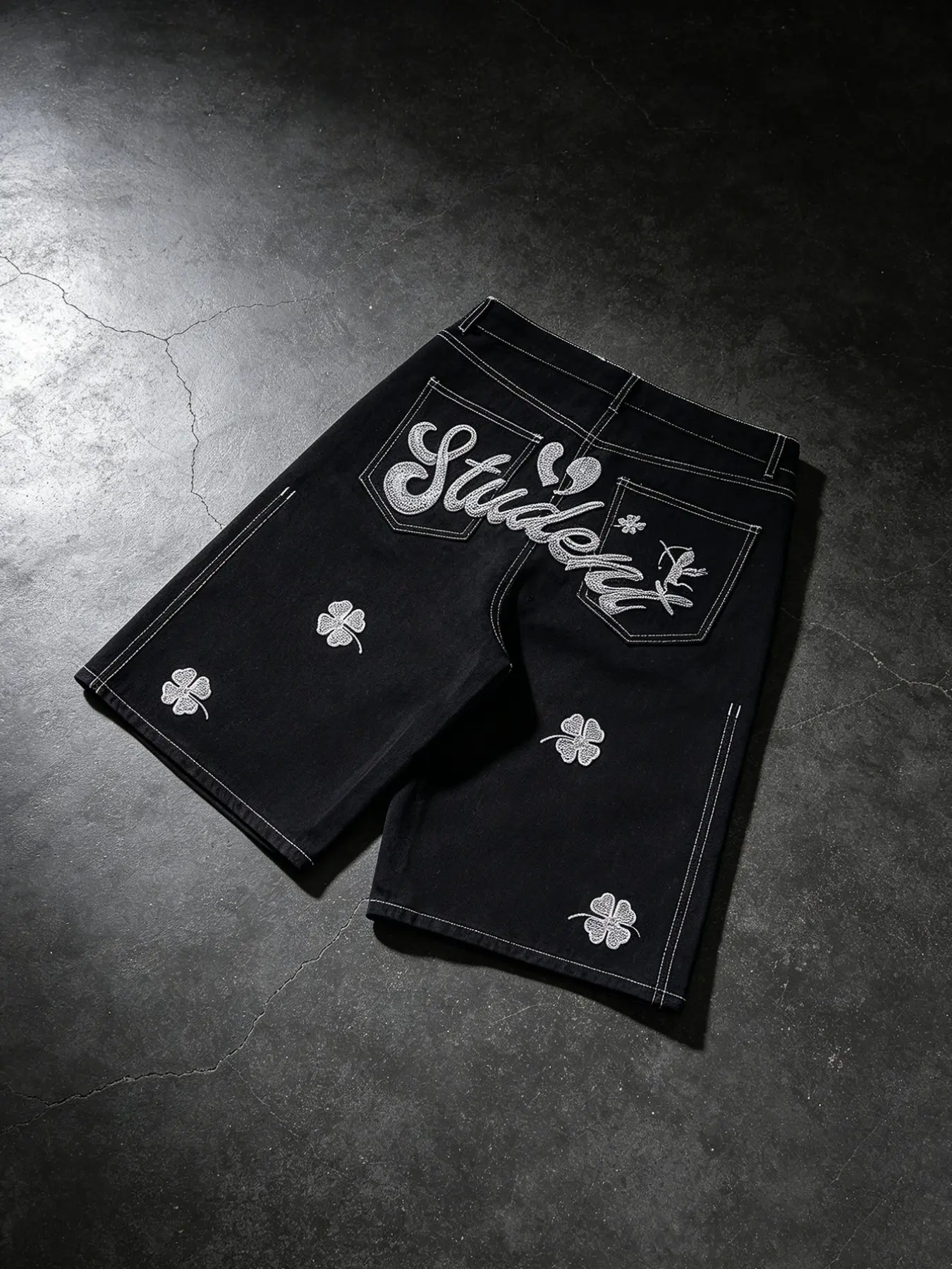 Men's Colorblock Denim Five-Pocket Oversized Loose Fit Shorts, Embroidered Clover Design, Casual Spring & Fall Wear, Pocket embroidery is not available，Unlined Plain Surface, Casual Streetwear Shorts