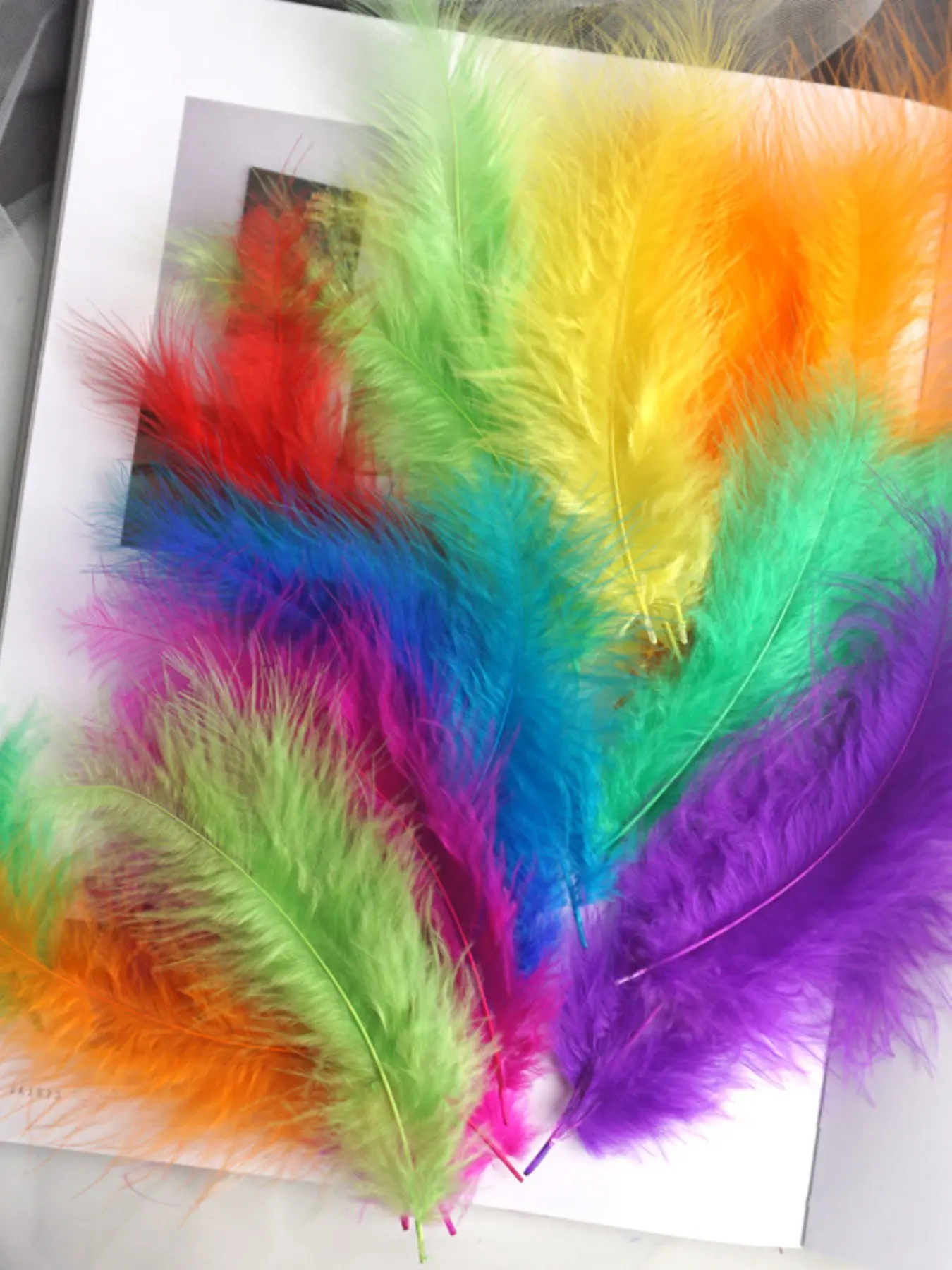 200pcs Fluffy Turkey Marabou Feathers 4-6inch, Mix Colour for Craft Dream Catcher Decoration, Hanging Decor, Natural Fluffy Turkey Marabou Feathers