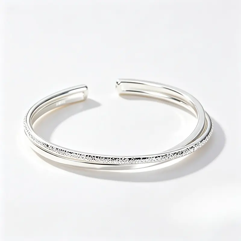 This S925 sterling silver polished multi-layered cross-opening bangle is adjustable and makes a perfect Valentine's Day or anniversary gift for your partner.It's also suitable for everyday wear.