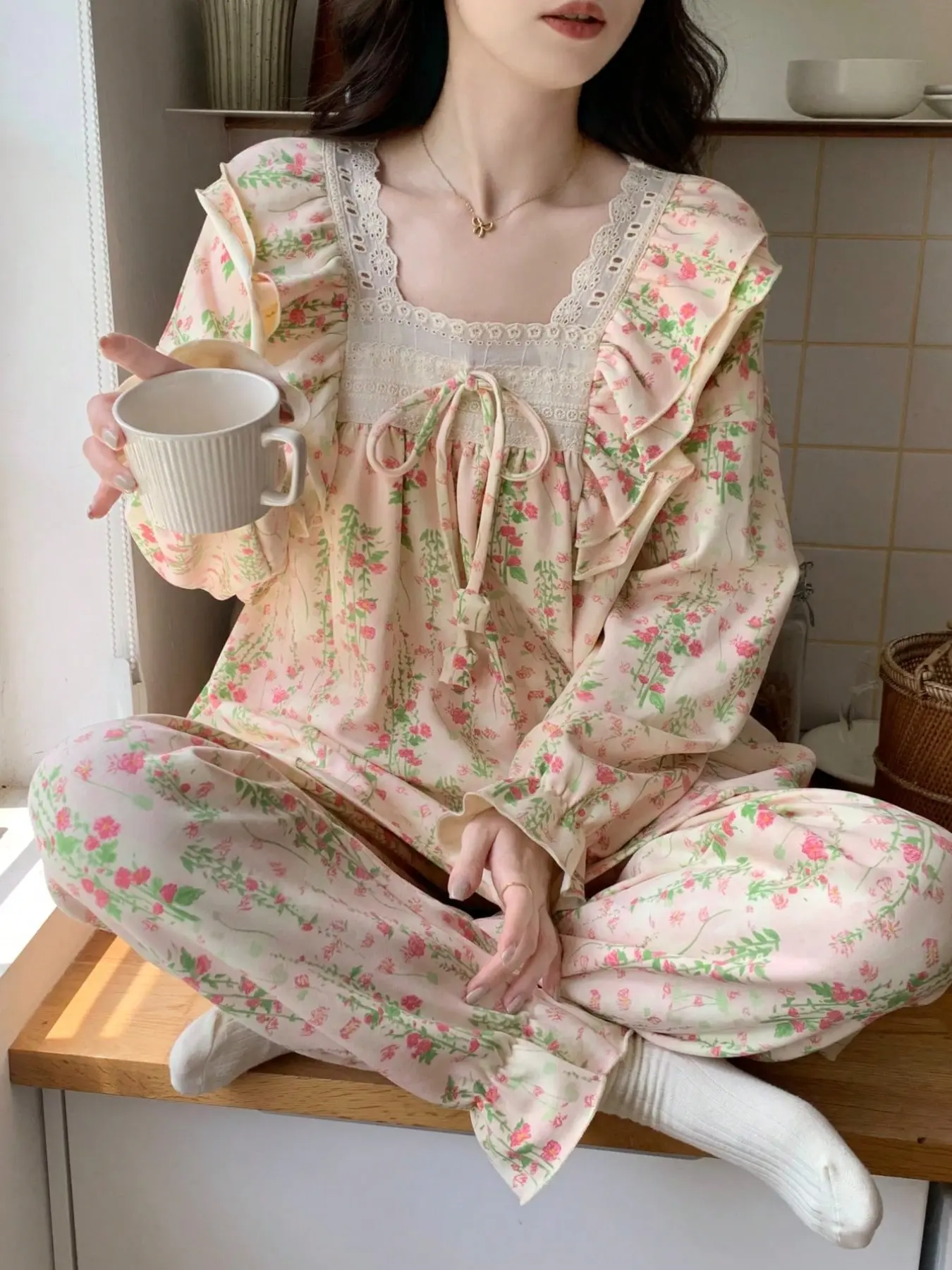 Women's 2-Piece Sleepwear Set, Pajama, Floral Print Top, Cute Princess Style, Comfortable 9/10th Pants, Versatile Home Wear, All-Season