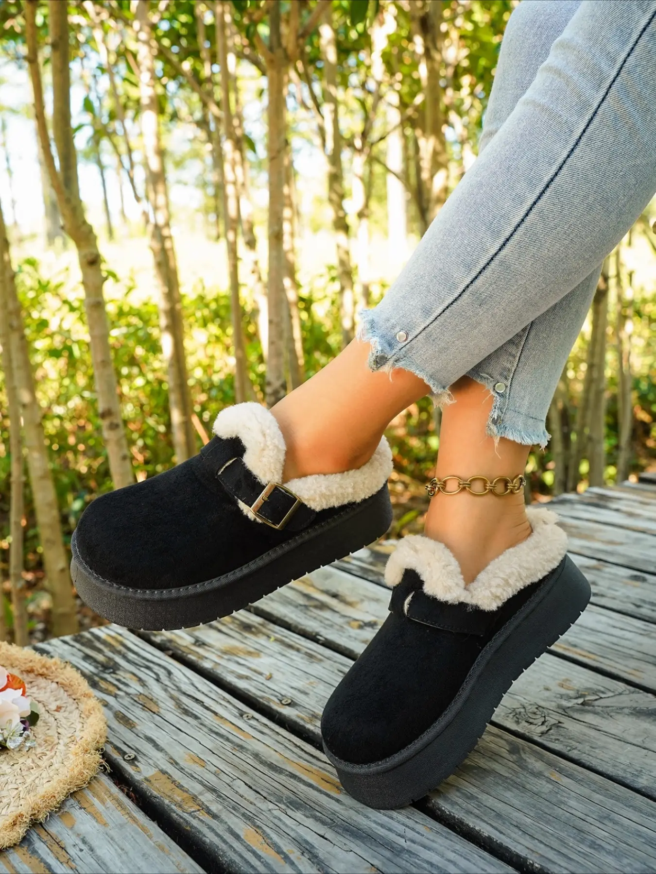 1 Pair Women's Suede Metal Buckle Thick Sole Fleece Lined Closed Toe Slip-On Shoes, Retro Lazy Style Warm Height Increasing Platform Clogs, Versatile Fall Winter Footwear for Home, Commute & Outdoor Wear