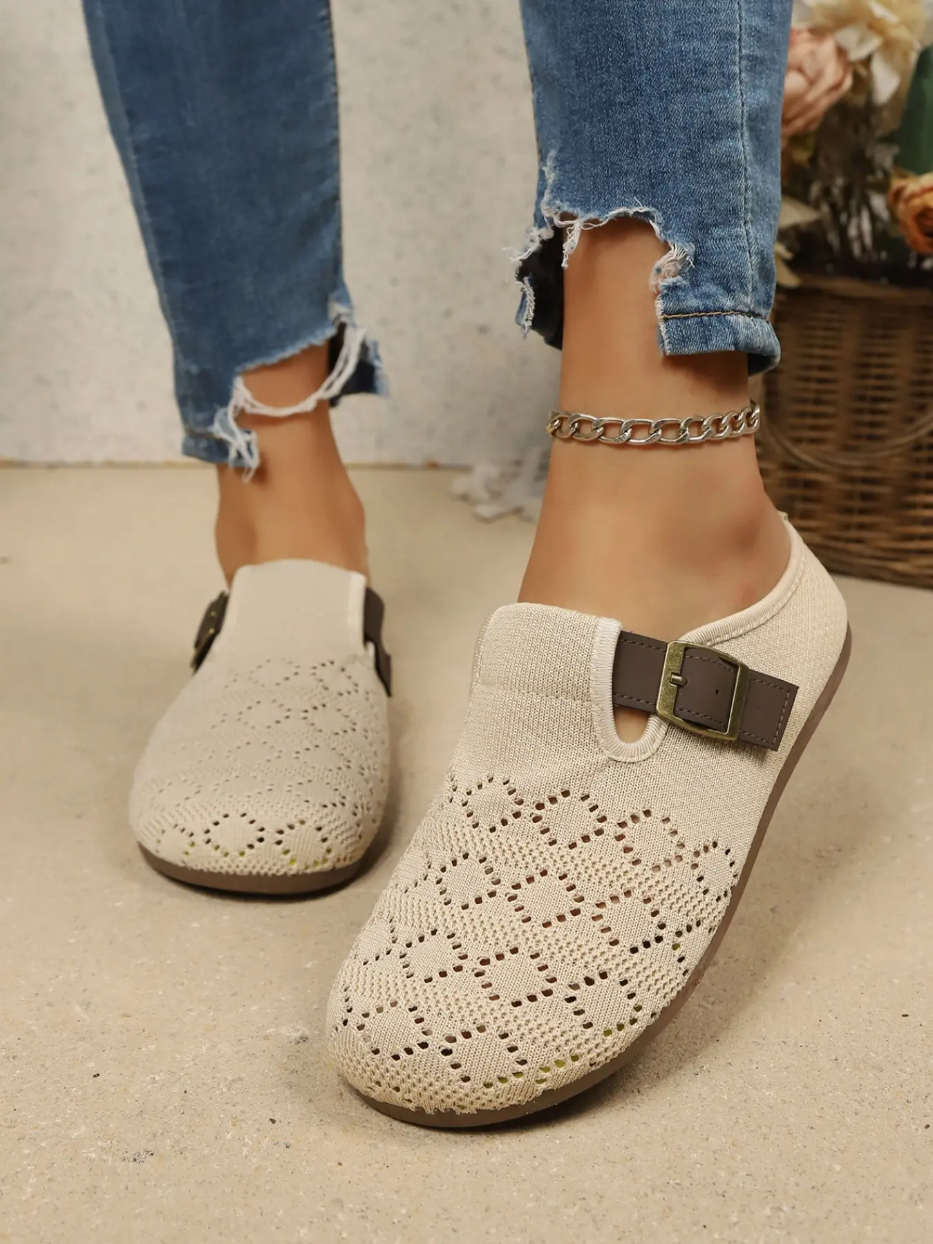 Women's Rhombus Hollow Knit Slip-On Mules Sandals, Adjustable Strap, Non-Slip Flat Sole, Comfortable Foot Pressure Relief, Retro Style