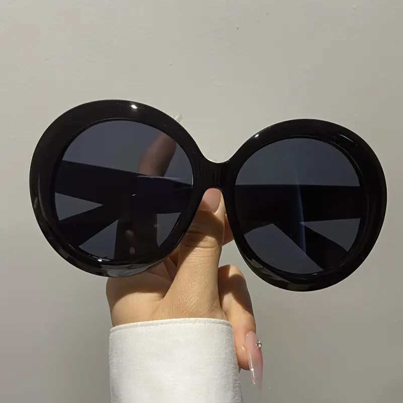 One pair of unisex black oversized sunglasses featuring a retro thick-frame design and dark lenses. These stylish, versatile shades offer a trendy street-style look-perfect for travel, street photography, parties, music festivals, beach outings, and every