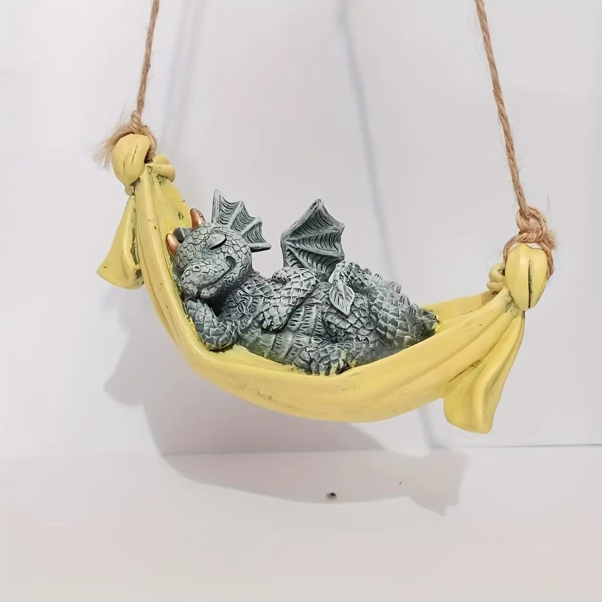 Halloween Decoration, Casual Cute Reclining Hammock Dragon Ornament Pendant, Outdoor Garden Synthetic Resin Pendant, Gift for Dragon Lovers